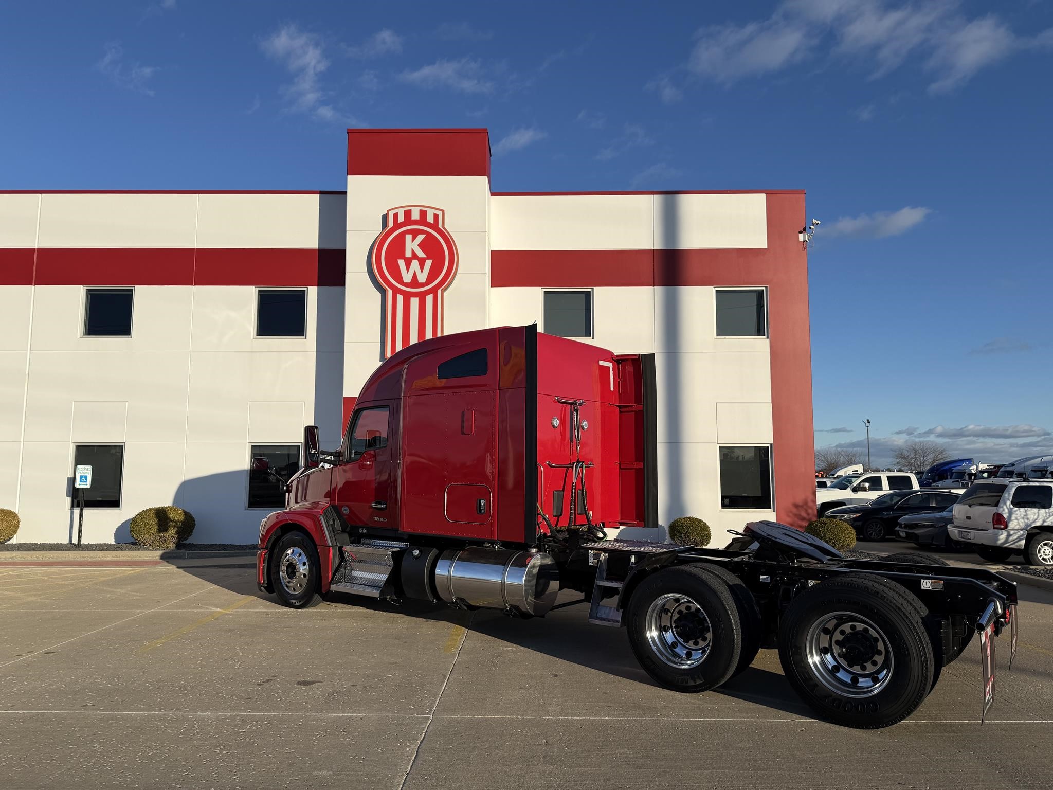 2022 KENWORTH T680 - image 3 of 6