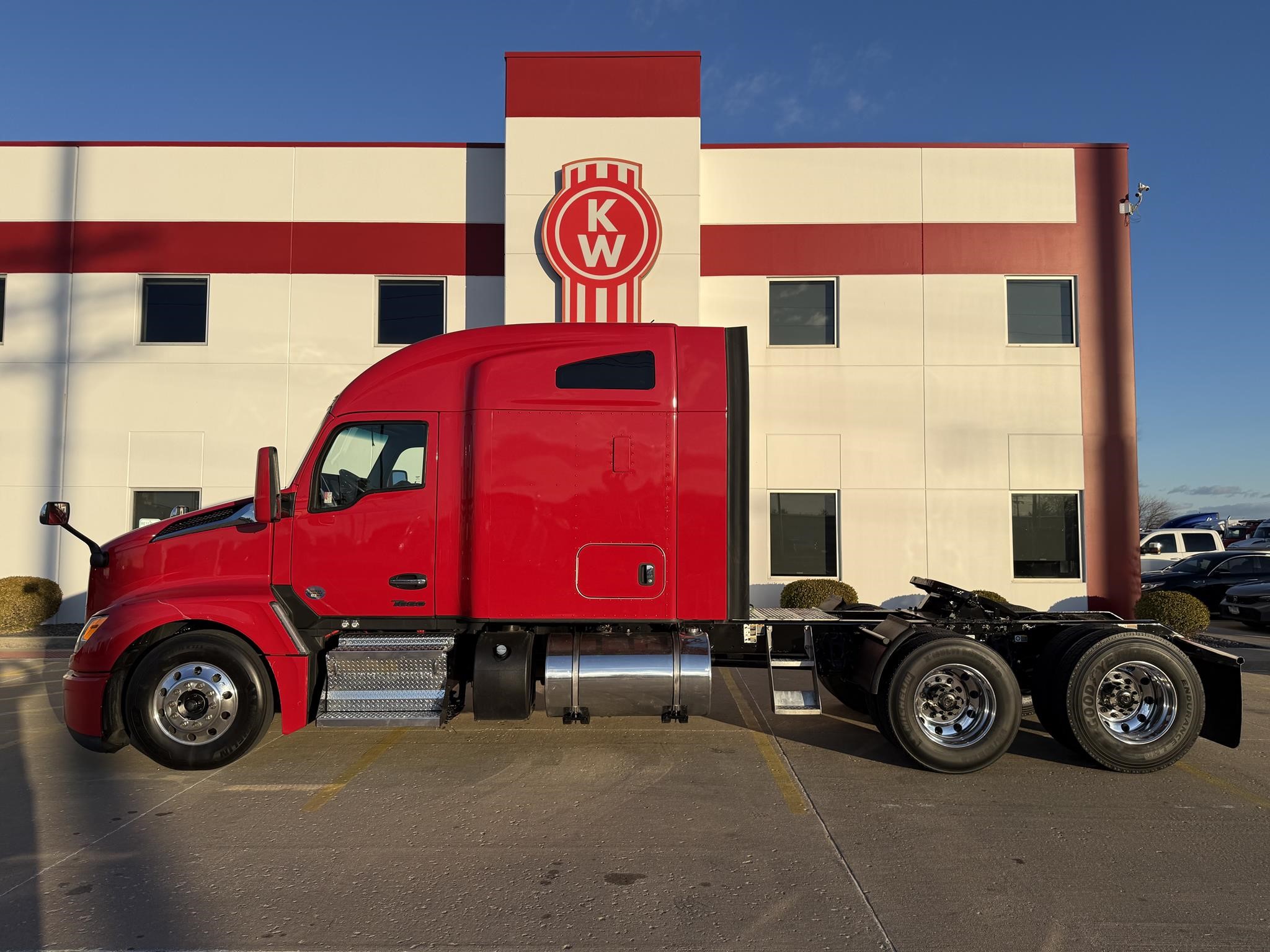 2022 KENWORTH T680 - image 4 of 6