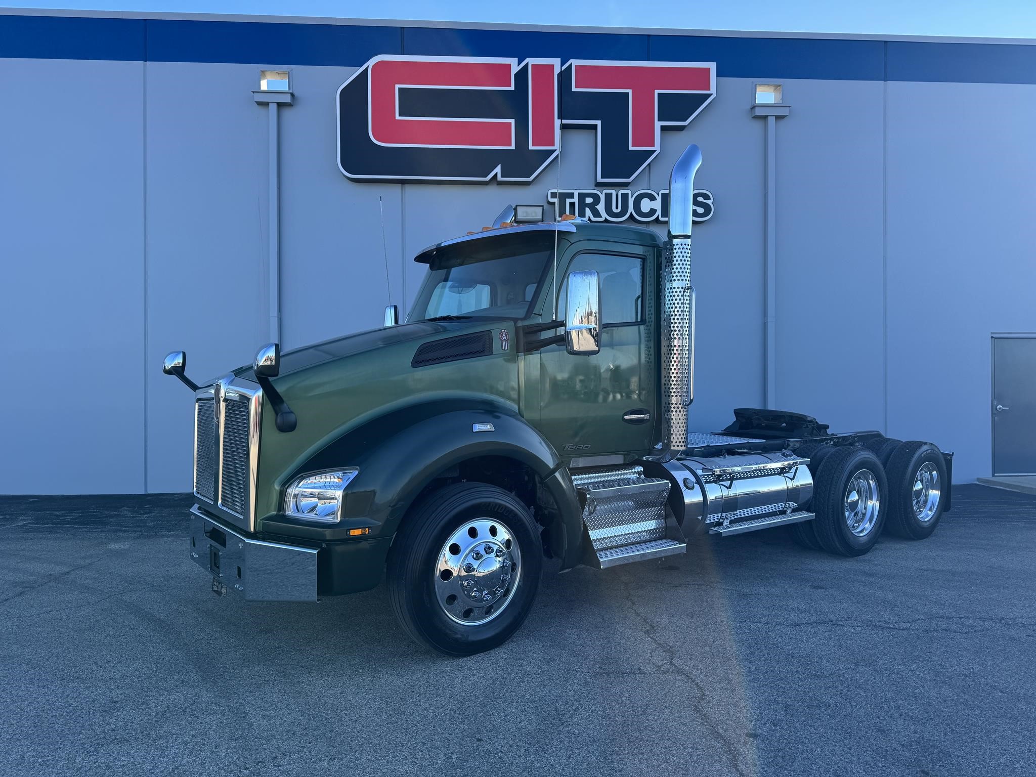2019 KENWORTH T880 - image 1 of 6