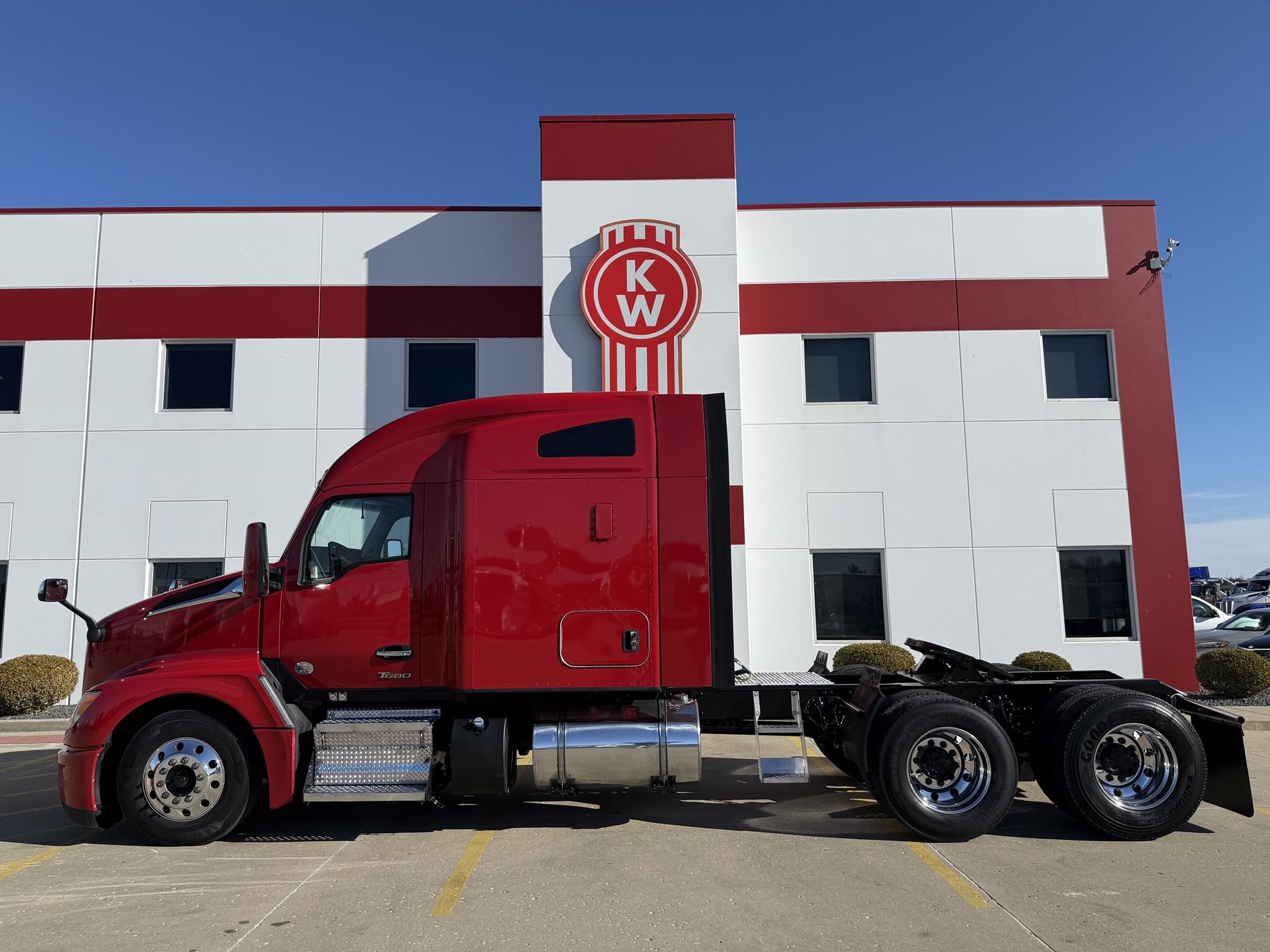 2022 KENWORTH T680 - image 3 of 6
