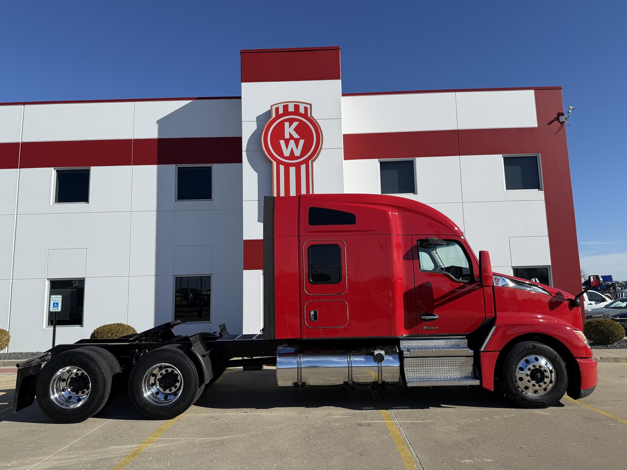 2022 KENWORTH T680 - image 4 of 6