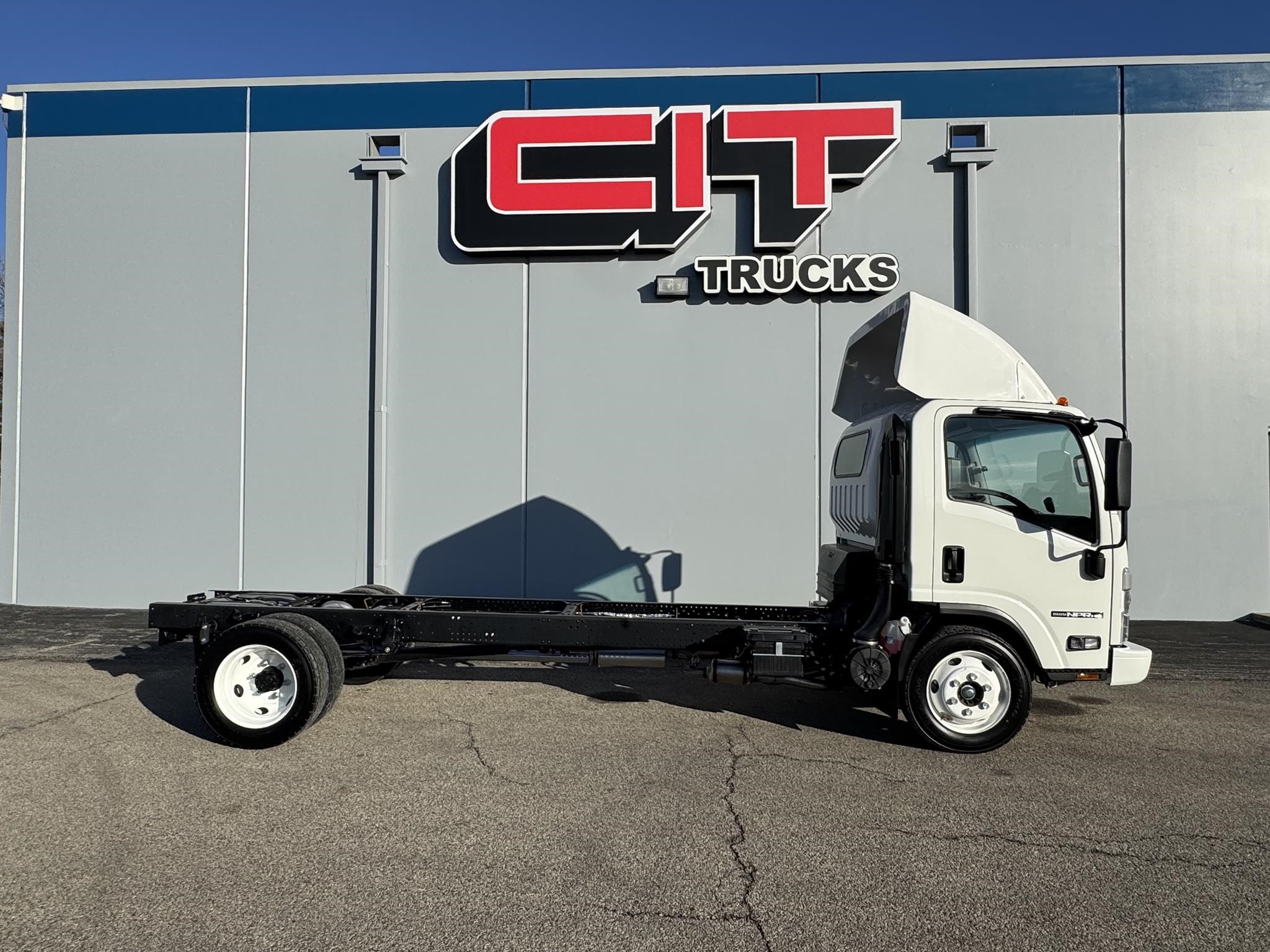 2026 ISUZU NPR HD - image 4 of 6