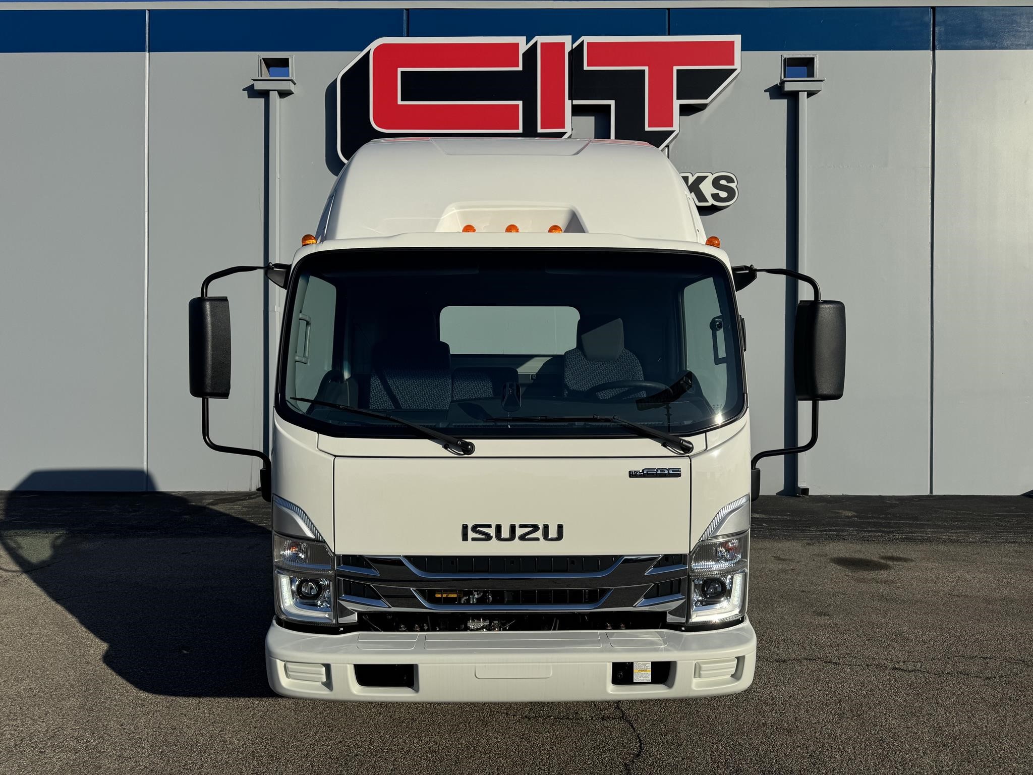 2026 ISUZU NPR HD - image 2 of 6