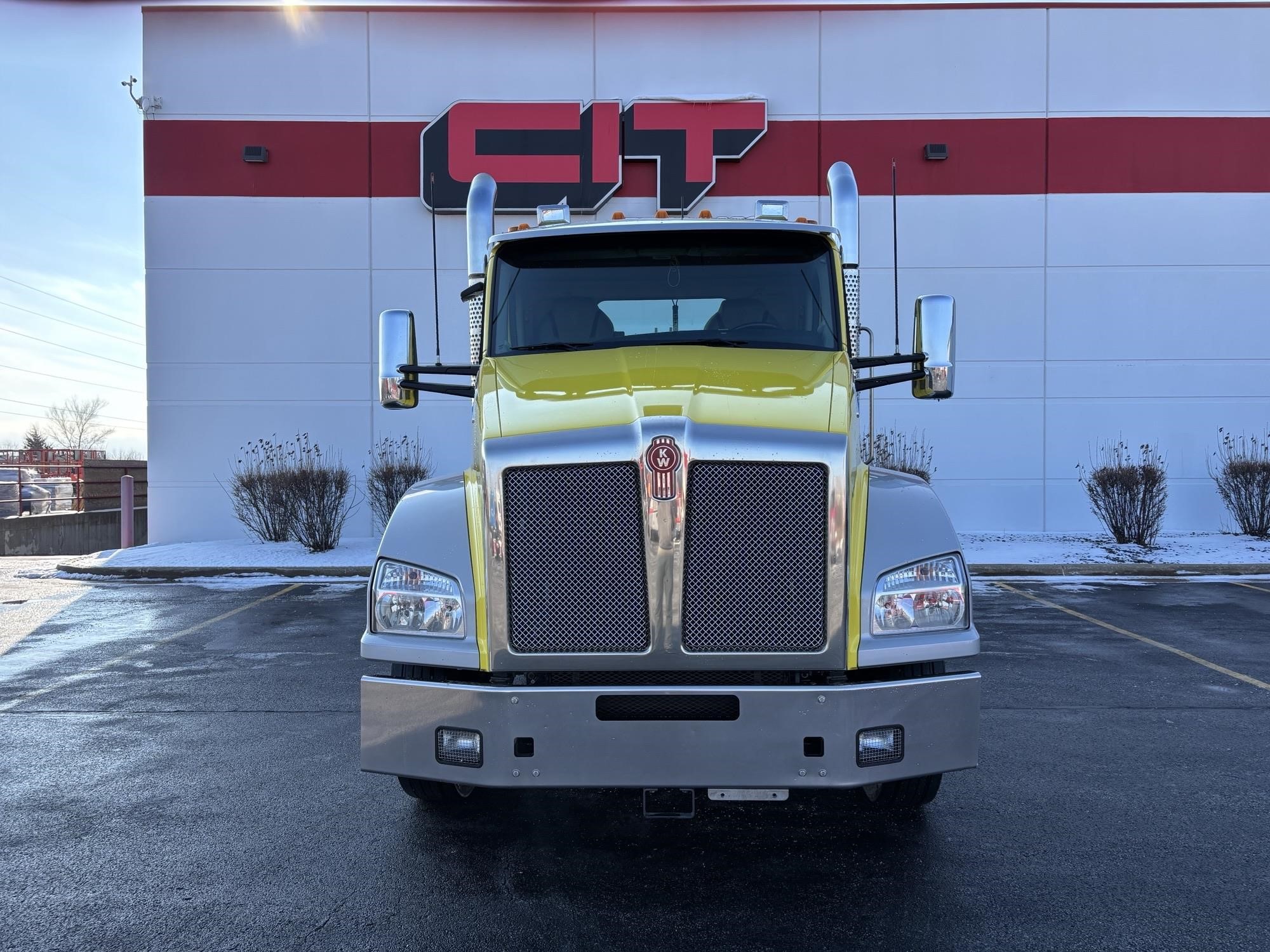 2022 KENWORTH T880 - image 2 of 6