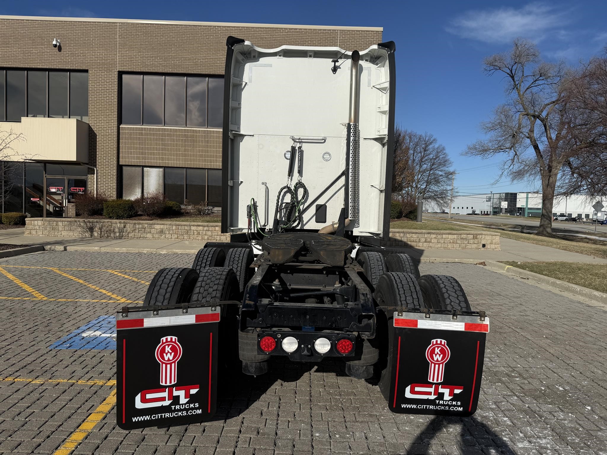 2022 KENWORTH T680 - image 5 of 6