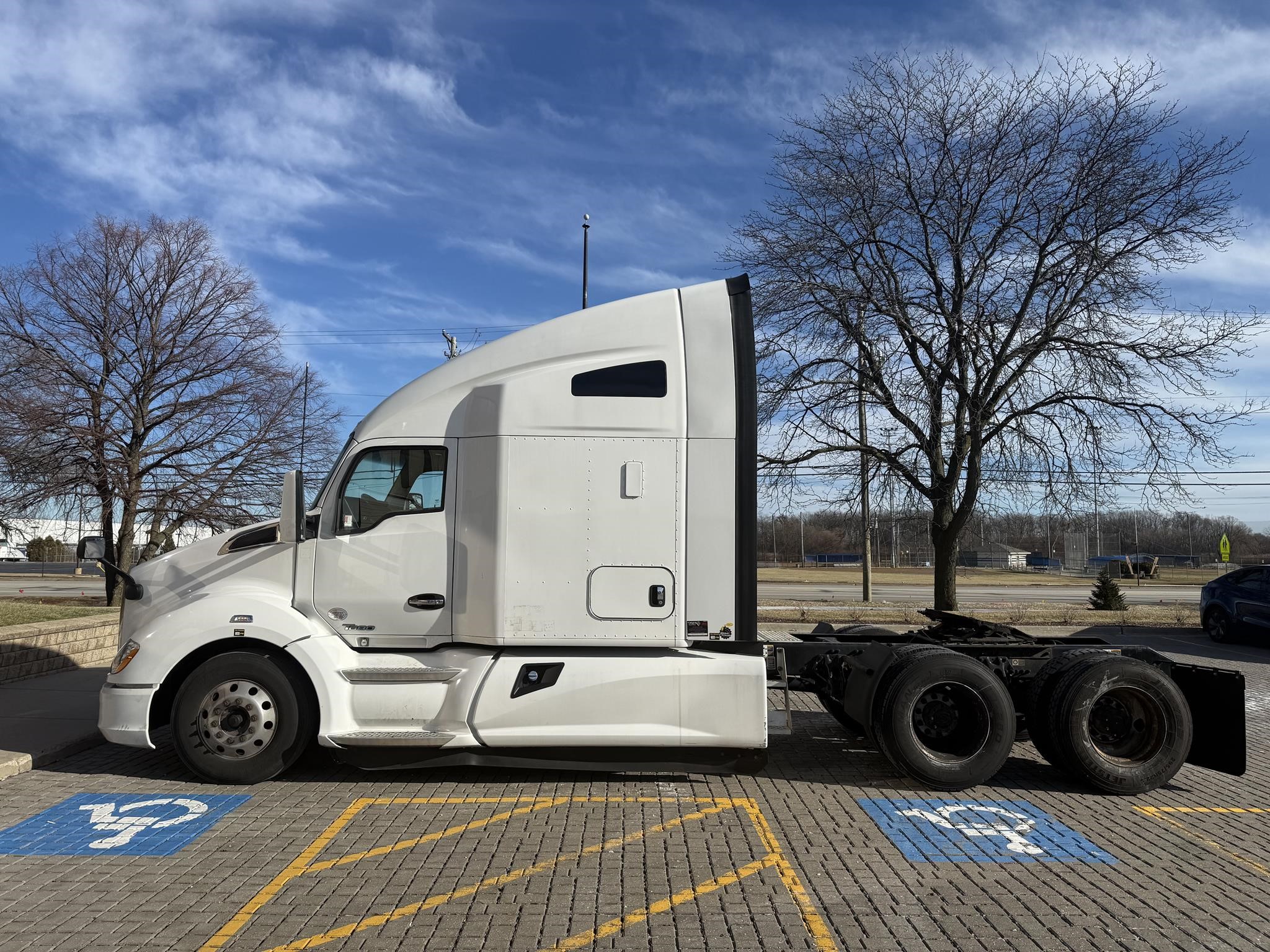 2022 KENWORTH T680 - image 3 of 6