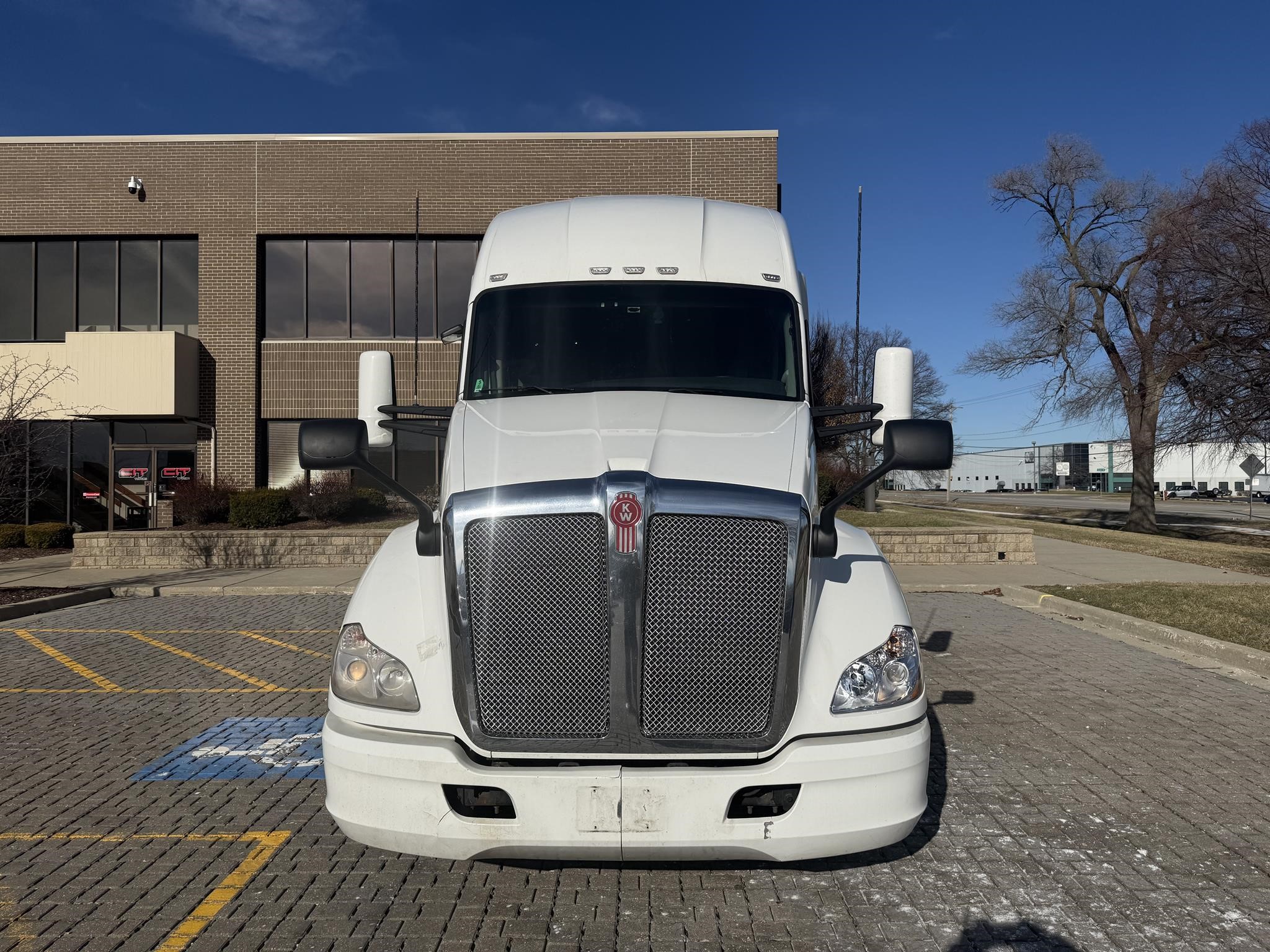 2022 Kenworth T680 in Wood Dale, IL, IL — photo 4