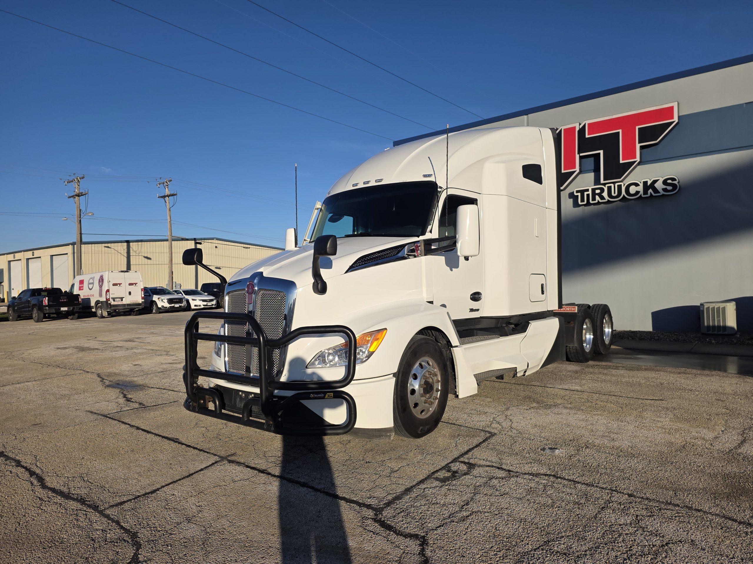 2023 KENWORTH T680 - image 1 of 6