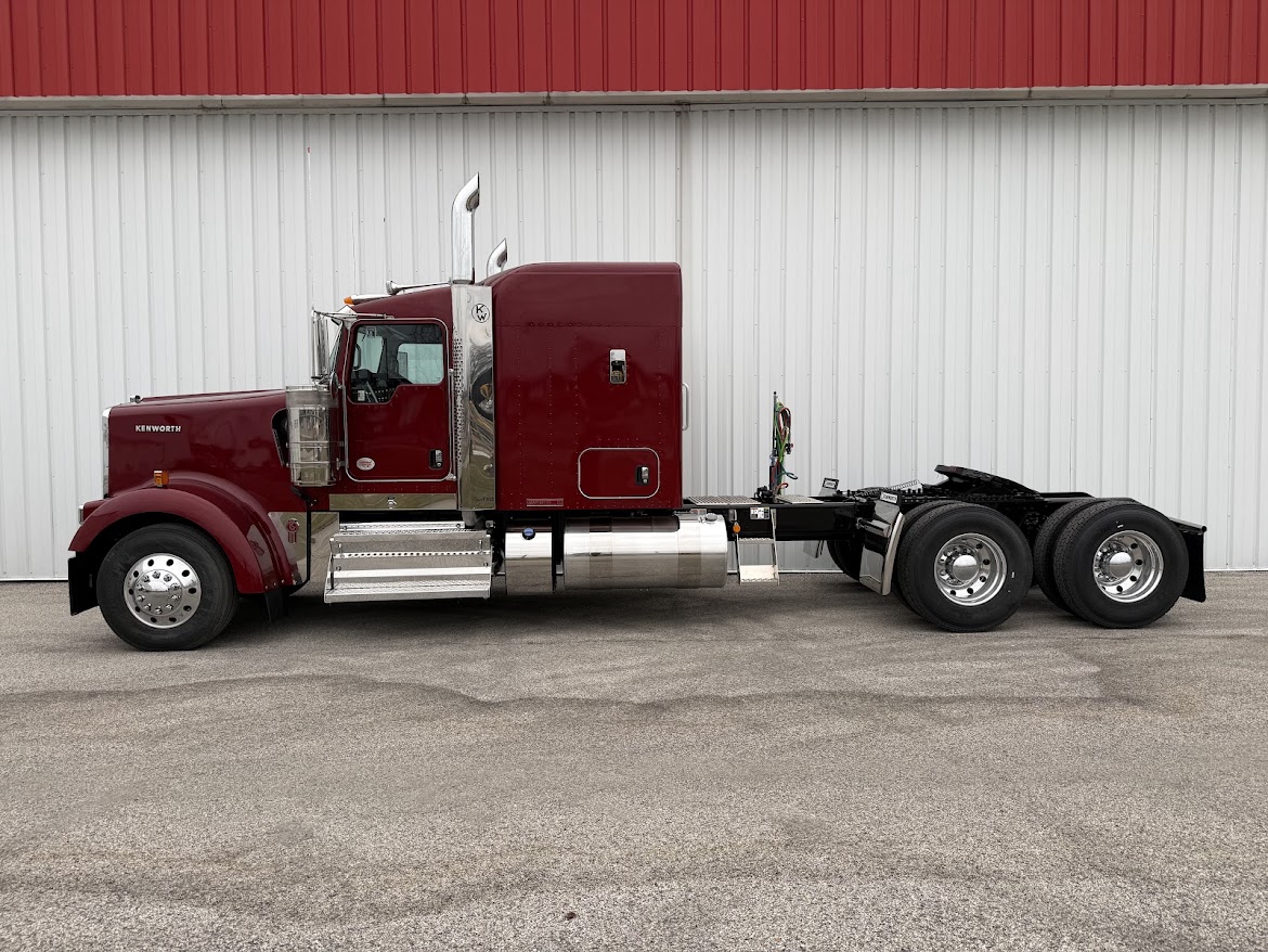 2026 Kenworth W900 - image 3