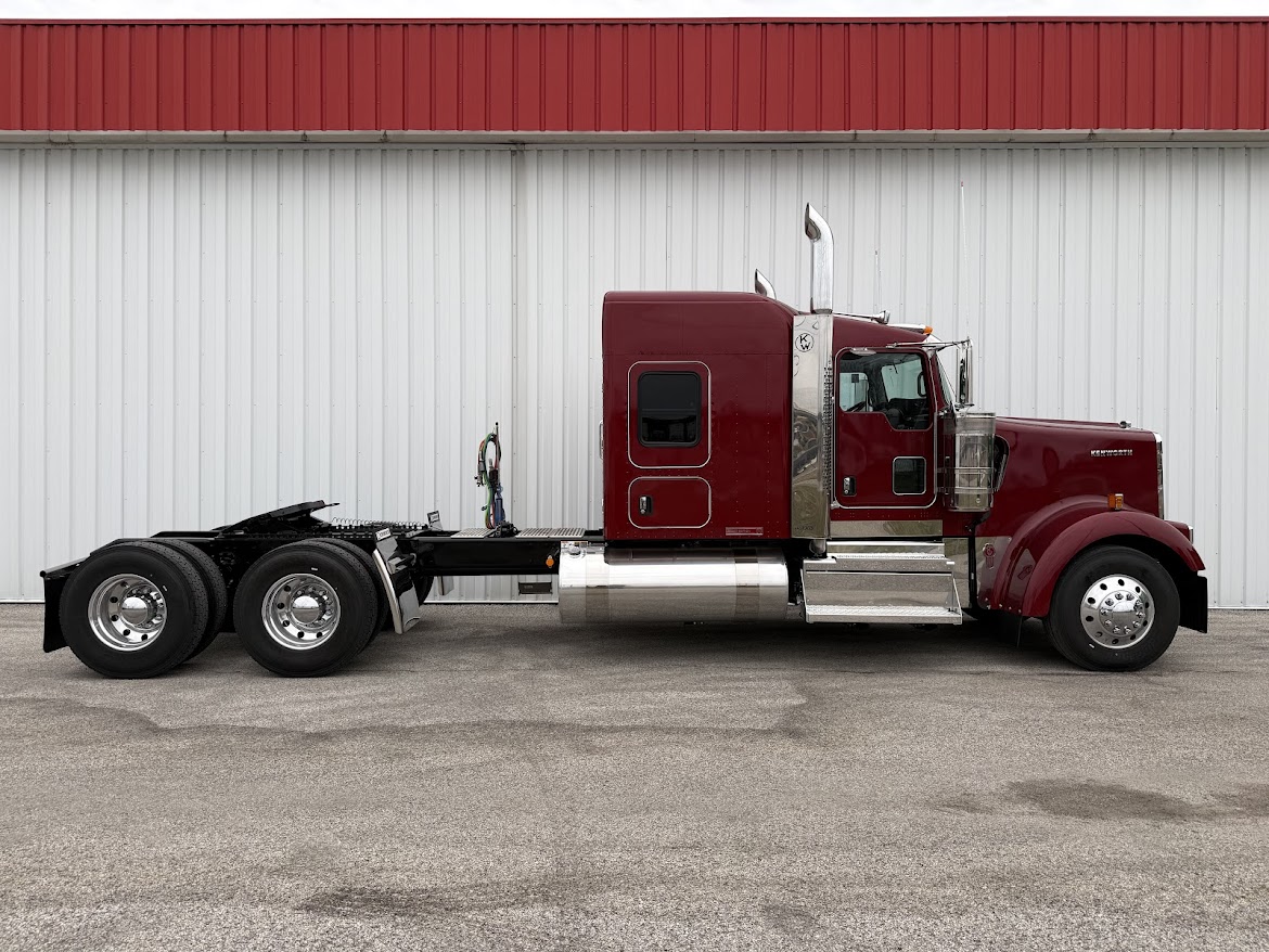 2026 Kenworth W900 - image 4