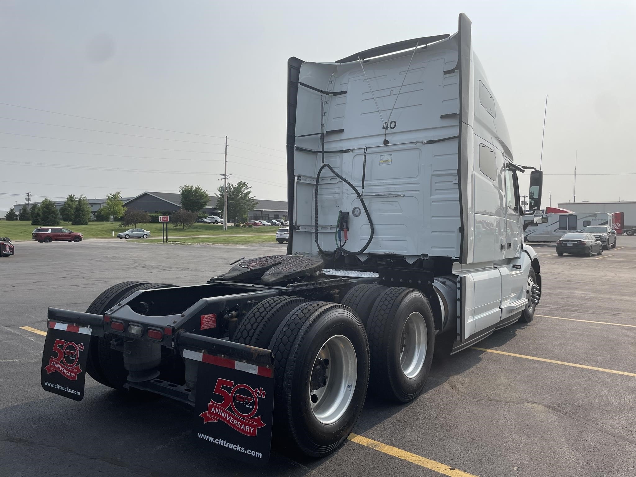 2022 VOLVO VNL64T760 - image 5 of 6