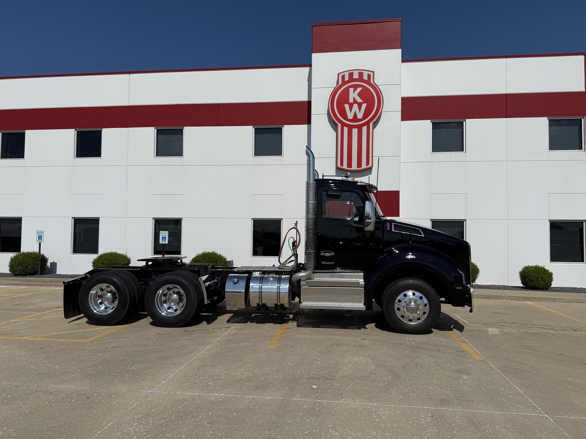 2026 Kenworth T880 - image 5
