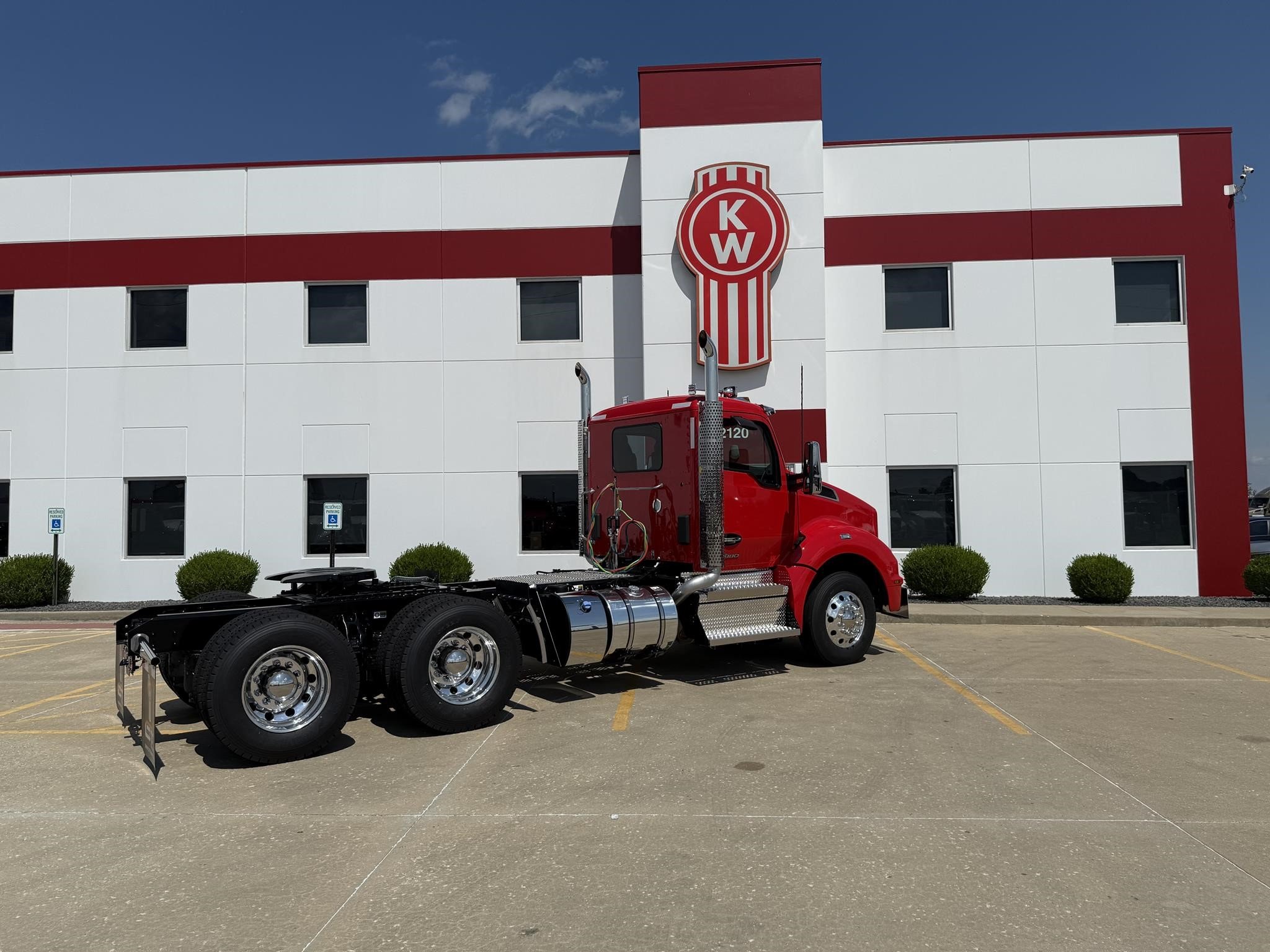 2026 Kenworth T880 - image 5