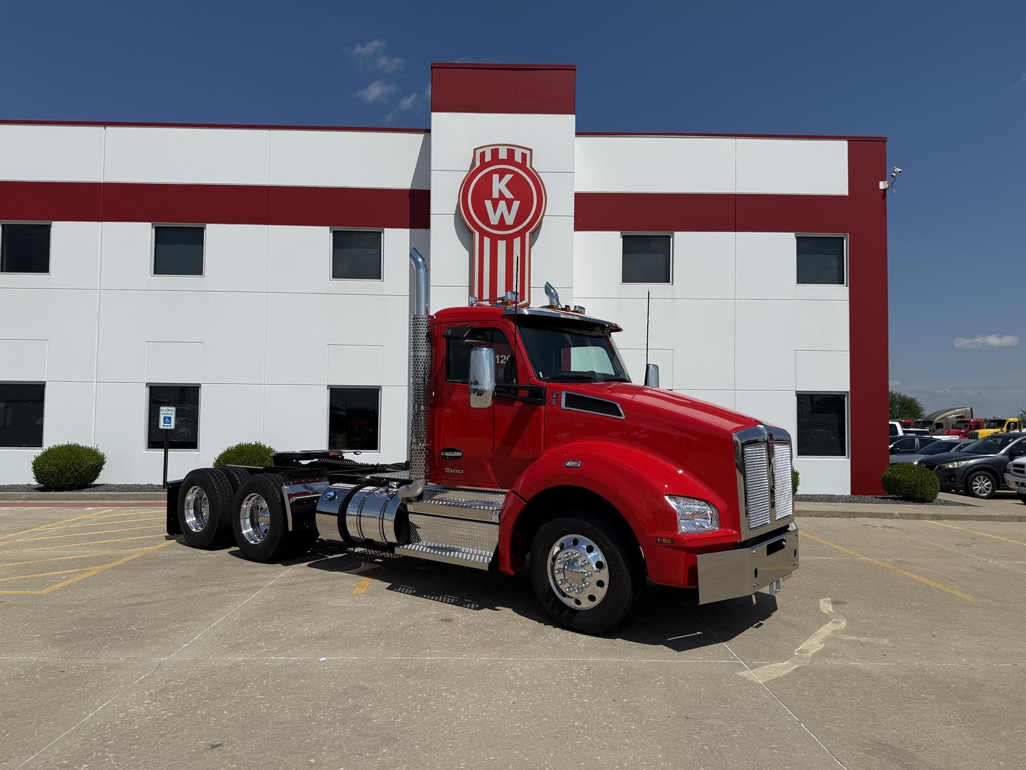 2026 Kenworth T880 - image 3