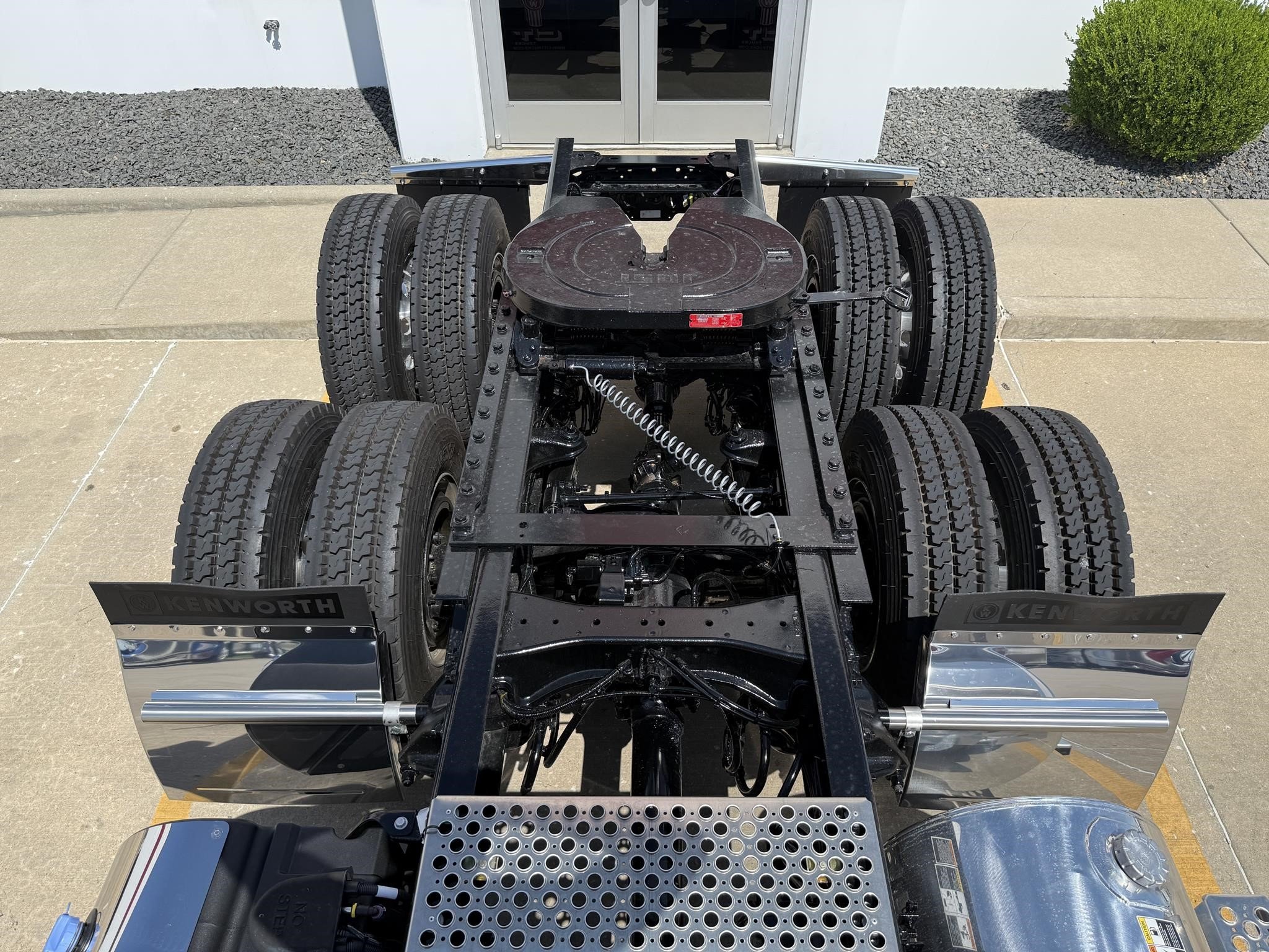 2026 Kenworth T880 - image 6