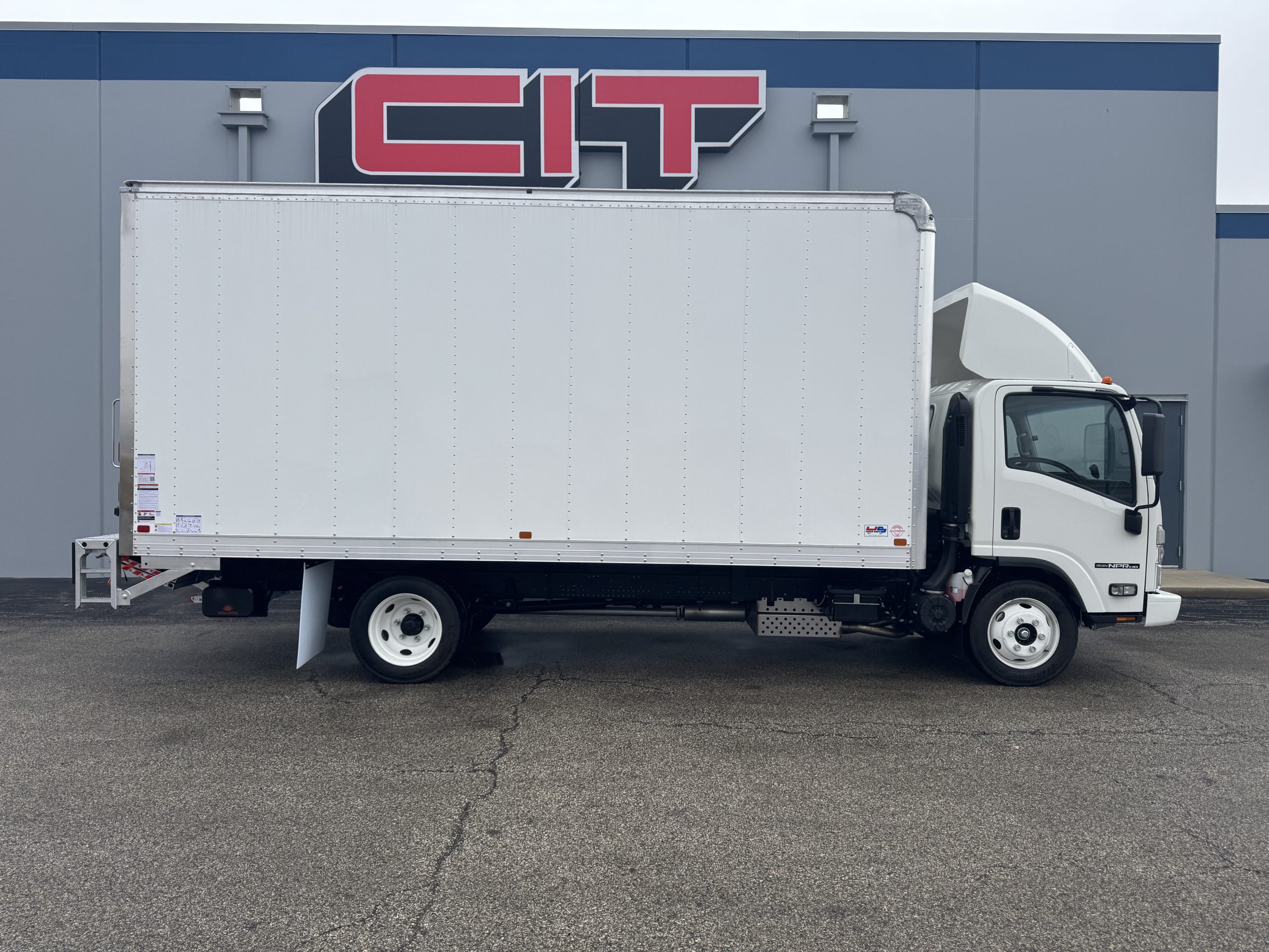 2026 ISUZU NPR HD - image 4 of 6