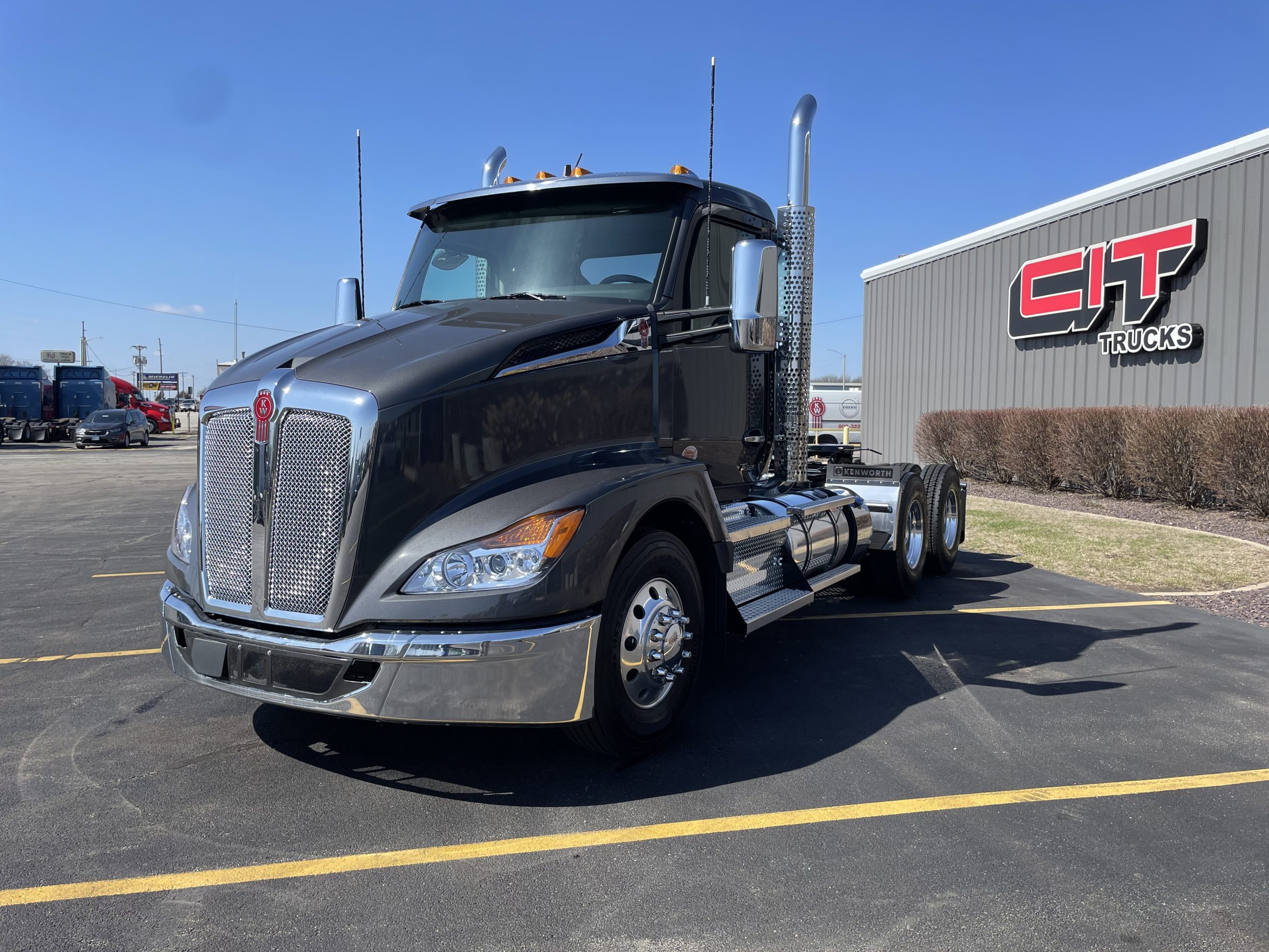 2026 KENWORTH T680 - image 1 of 6