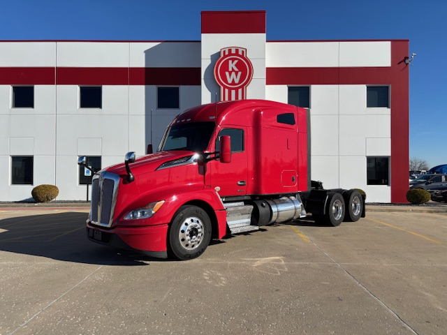 2023 KENWORTH T680 - image 1 of 6