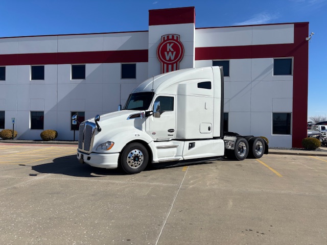 2022 KENWORTH T680 - image 1 of 6