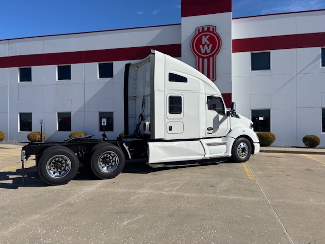 2022 Kenworth T680 - image 3