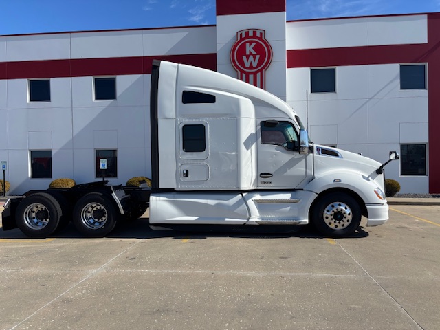 2022 Kenworth T680 - image 4