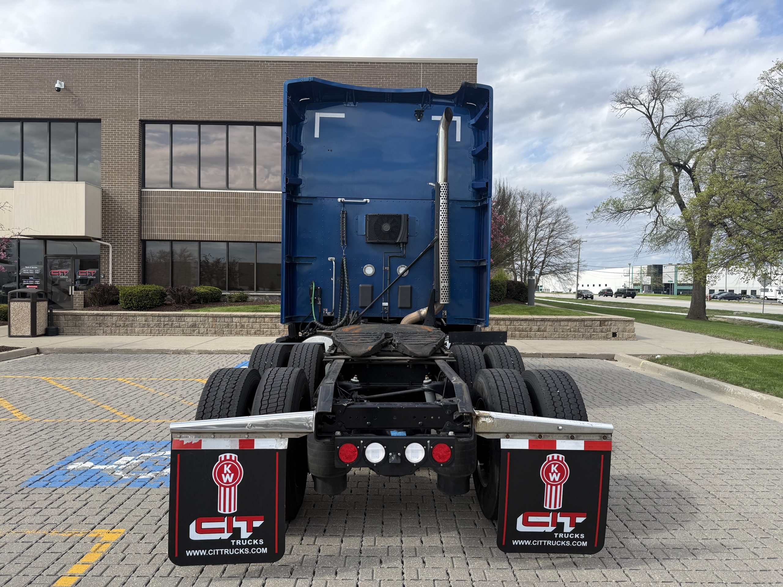 2023 Kenworth T680 - image 6