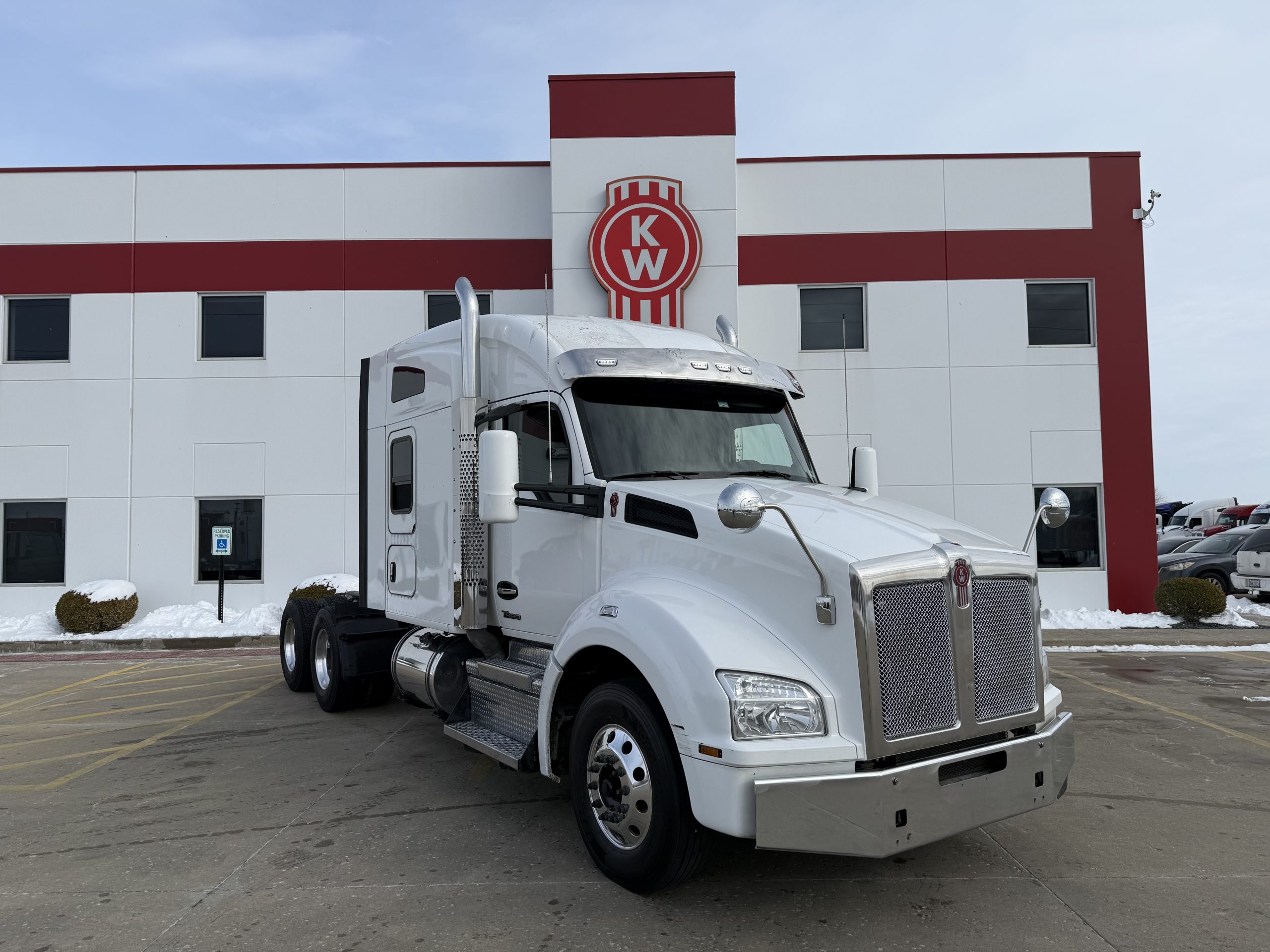 2023 KENWORTH T880 - image 2 of 6
