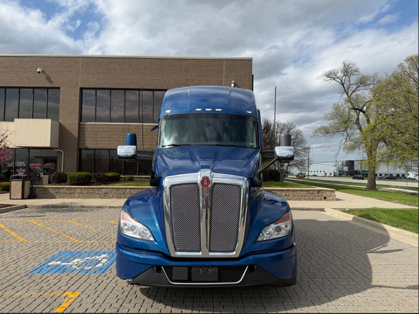 2023 Kenworth T680 - image 2