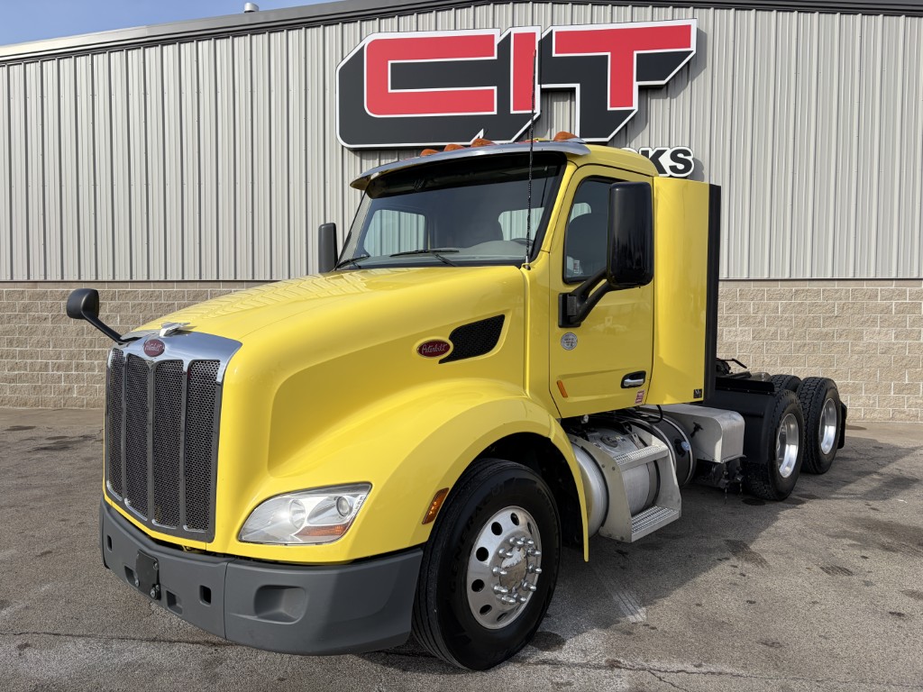 2021 PETERBILT 579 - image 1 of 6