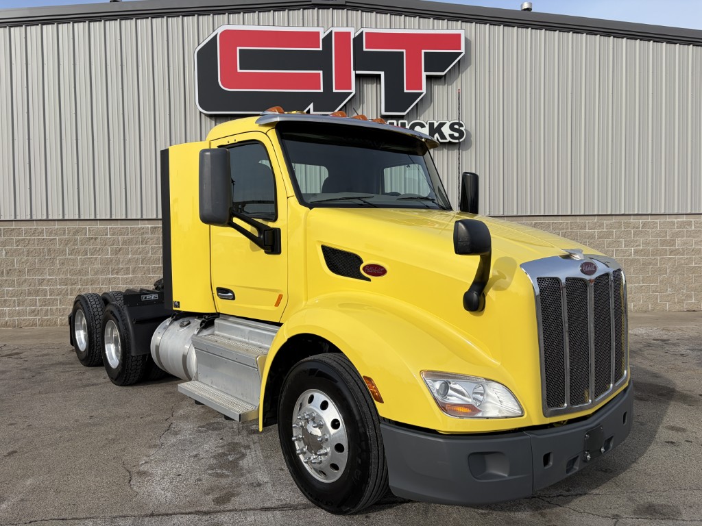 2021 PETERBILT 579 - image 3 of 6