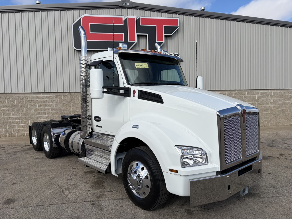 2027 Kenworth T880 - image 3