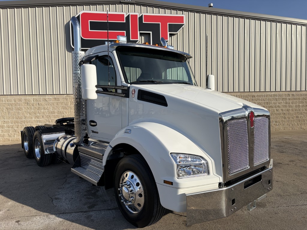 2027 KENWORTH T880 - image 2 of 6