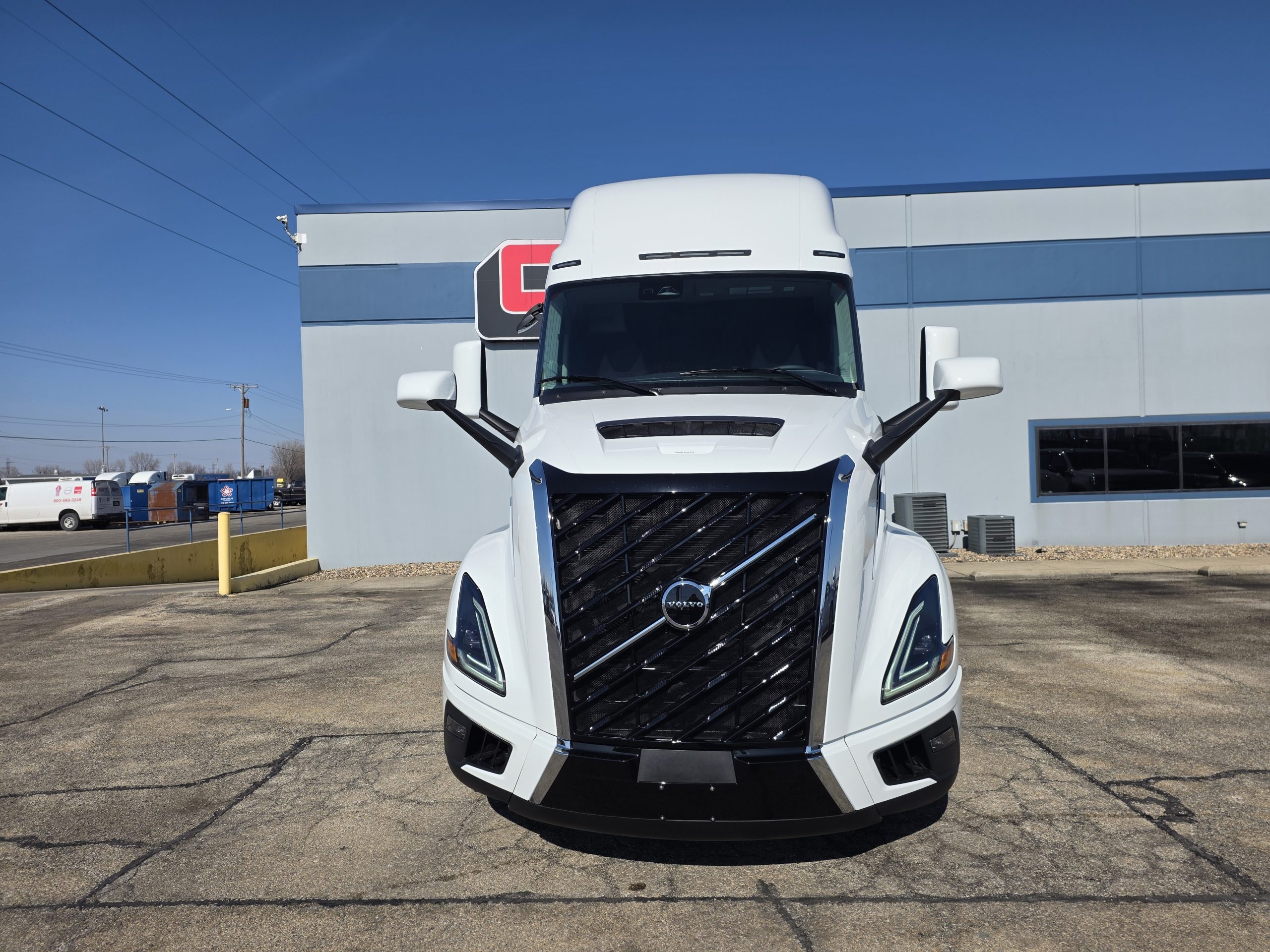 2027 VOLVO VNL860 - image 2 of 6