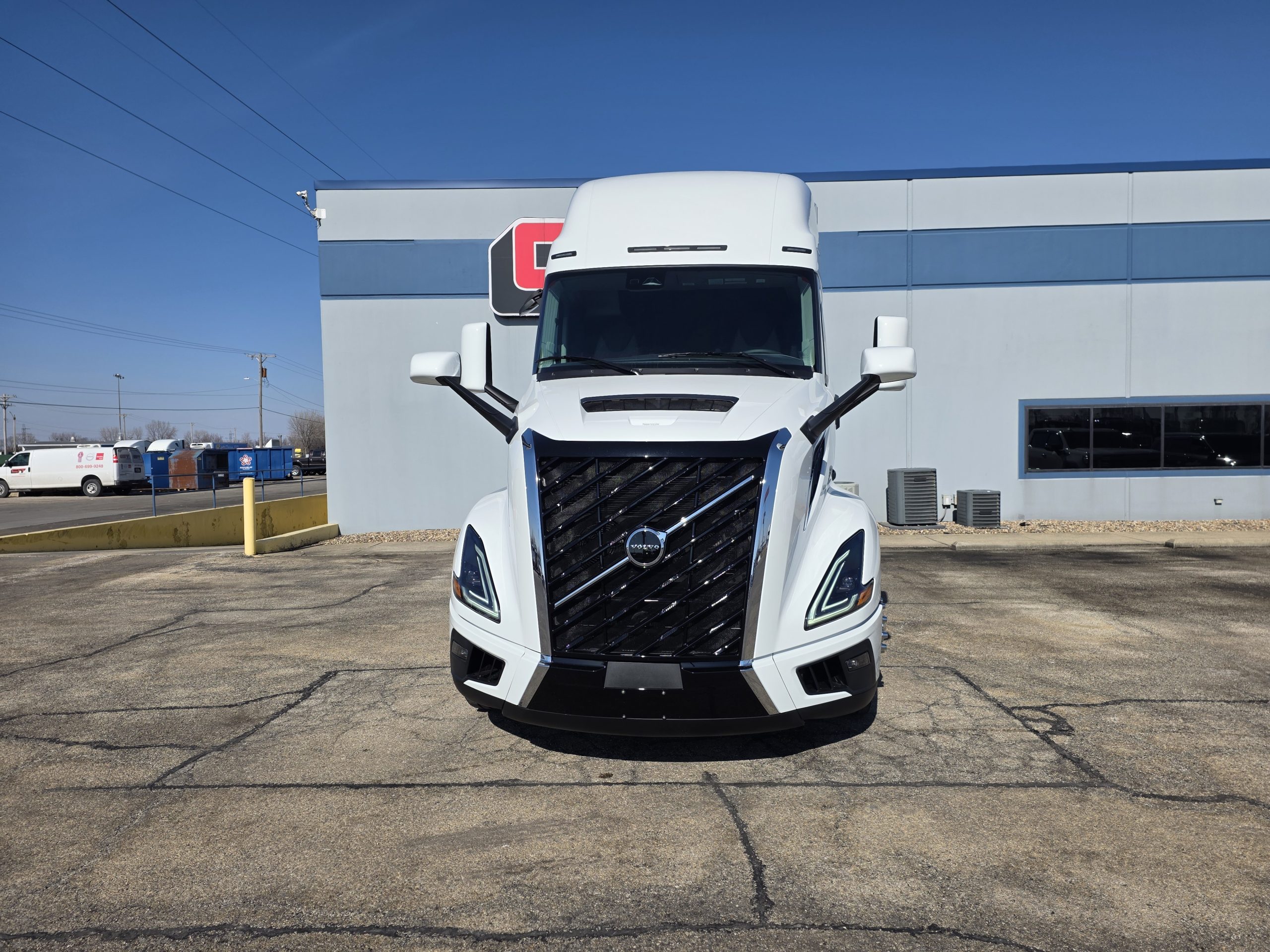 2027 VOLVO VNL860 - image 2 of 6