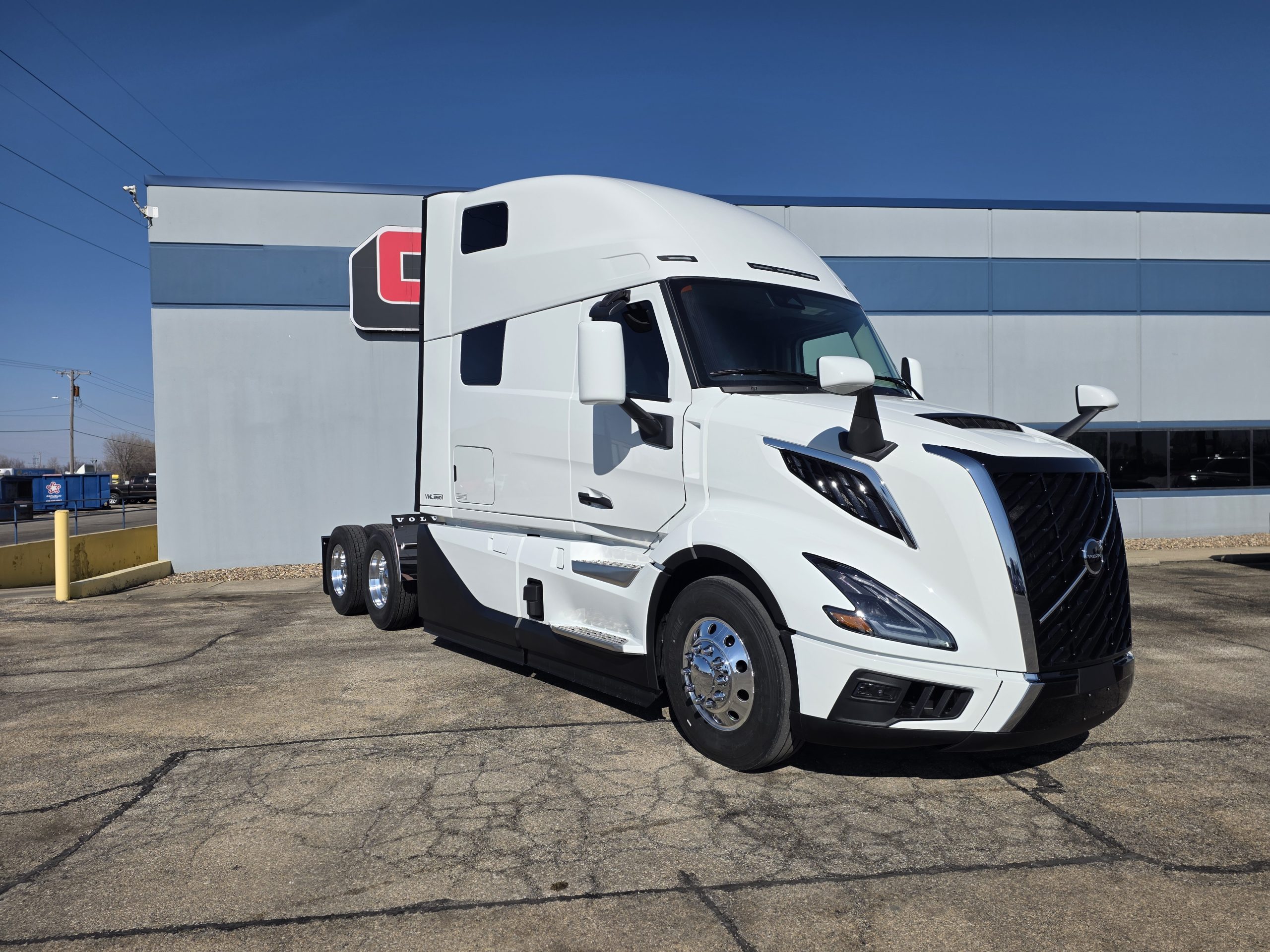 2027 VOLVO VNL860 - image 3 of 6