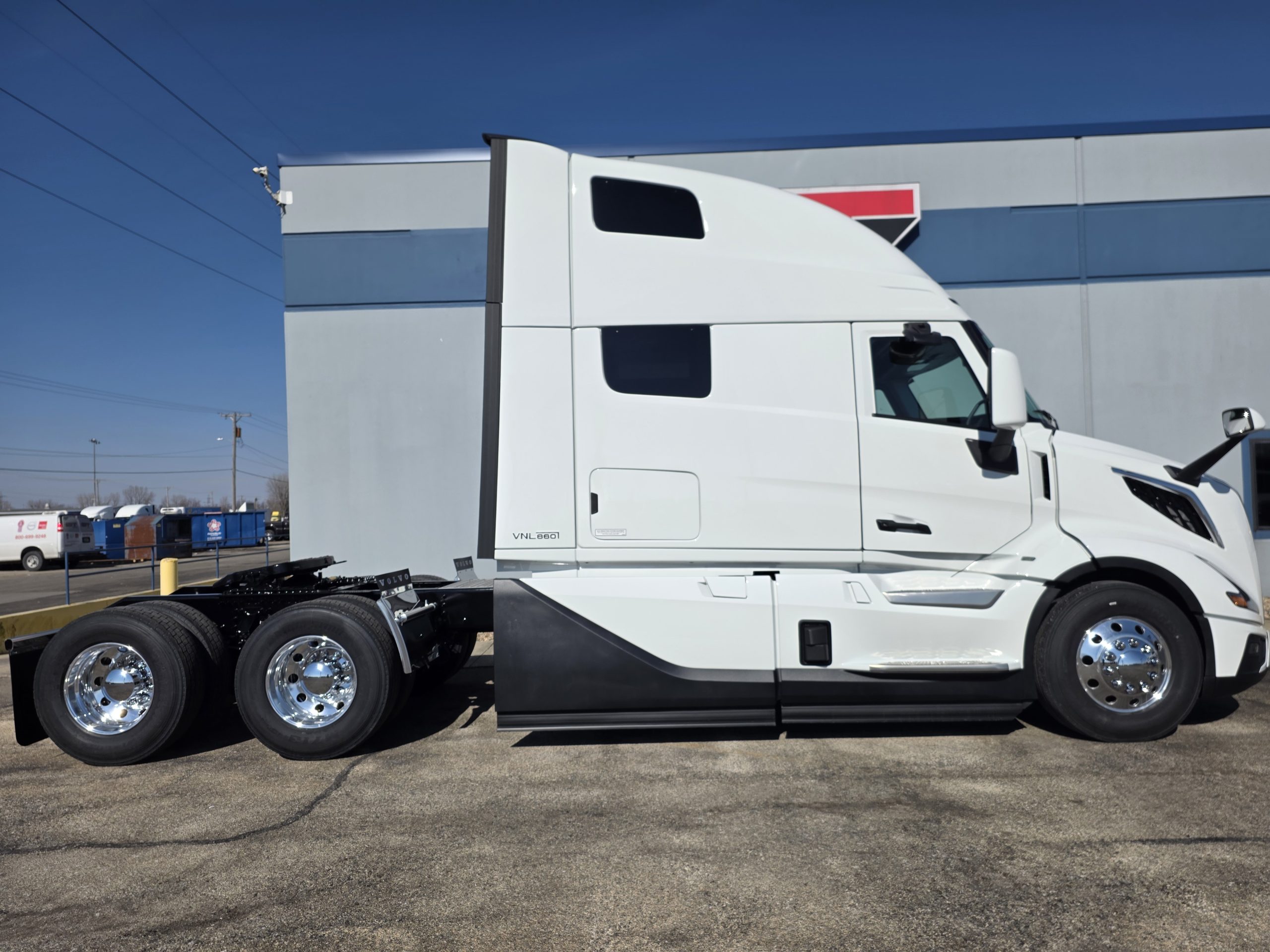 2027 VOLVO VNL860 - image 4 of 6