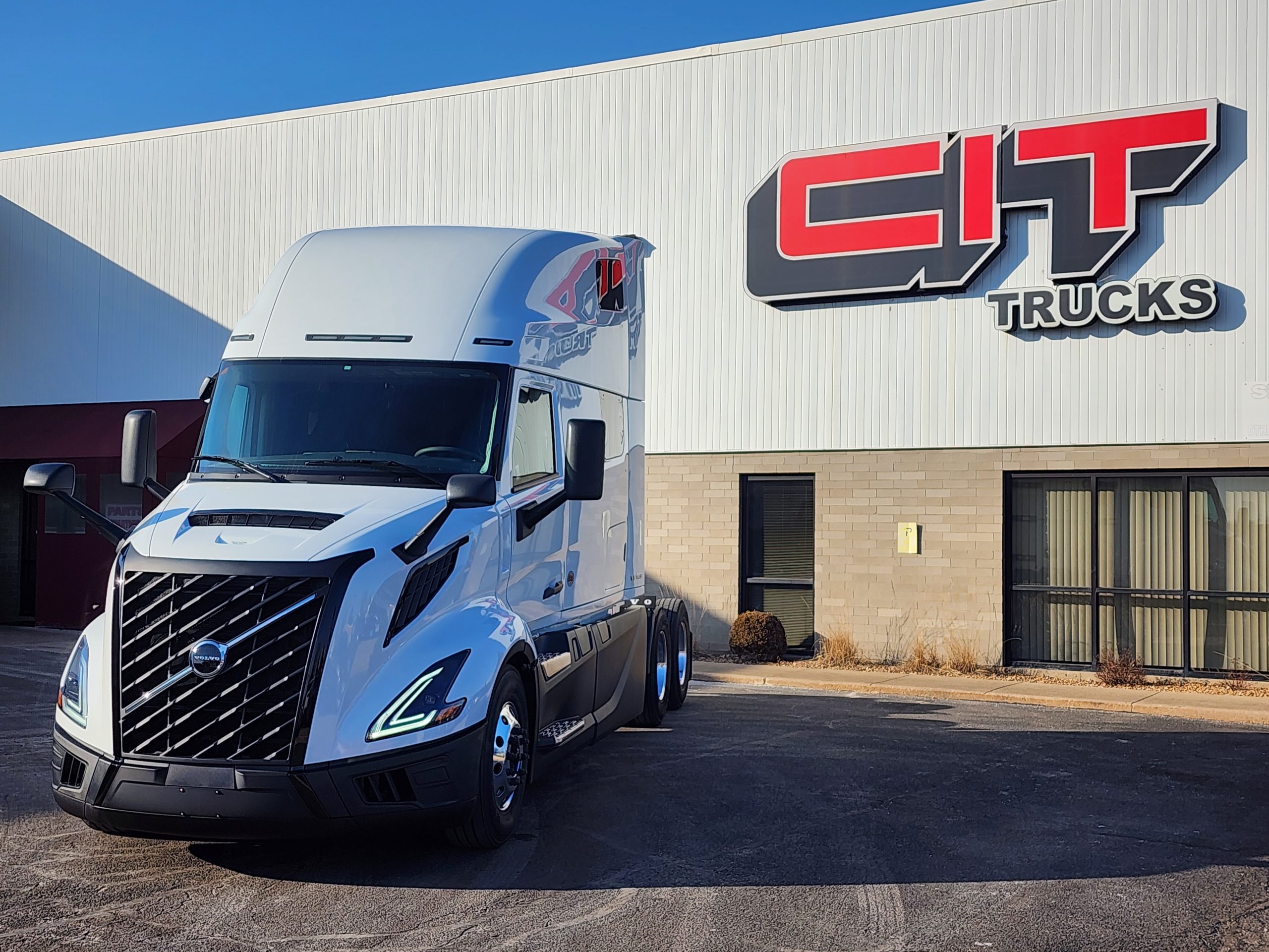 2026 Volvo VNL 860 - image 1