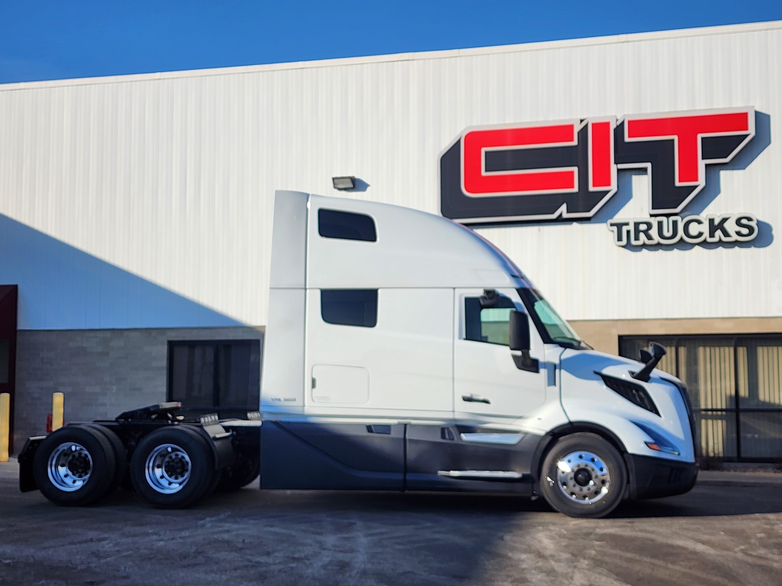 2026 Volvo VNL 860 - image 3