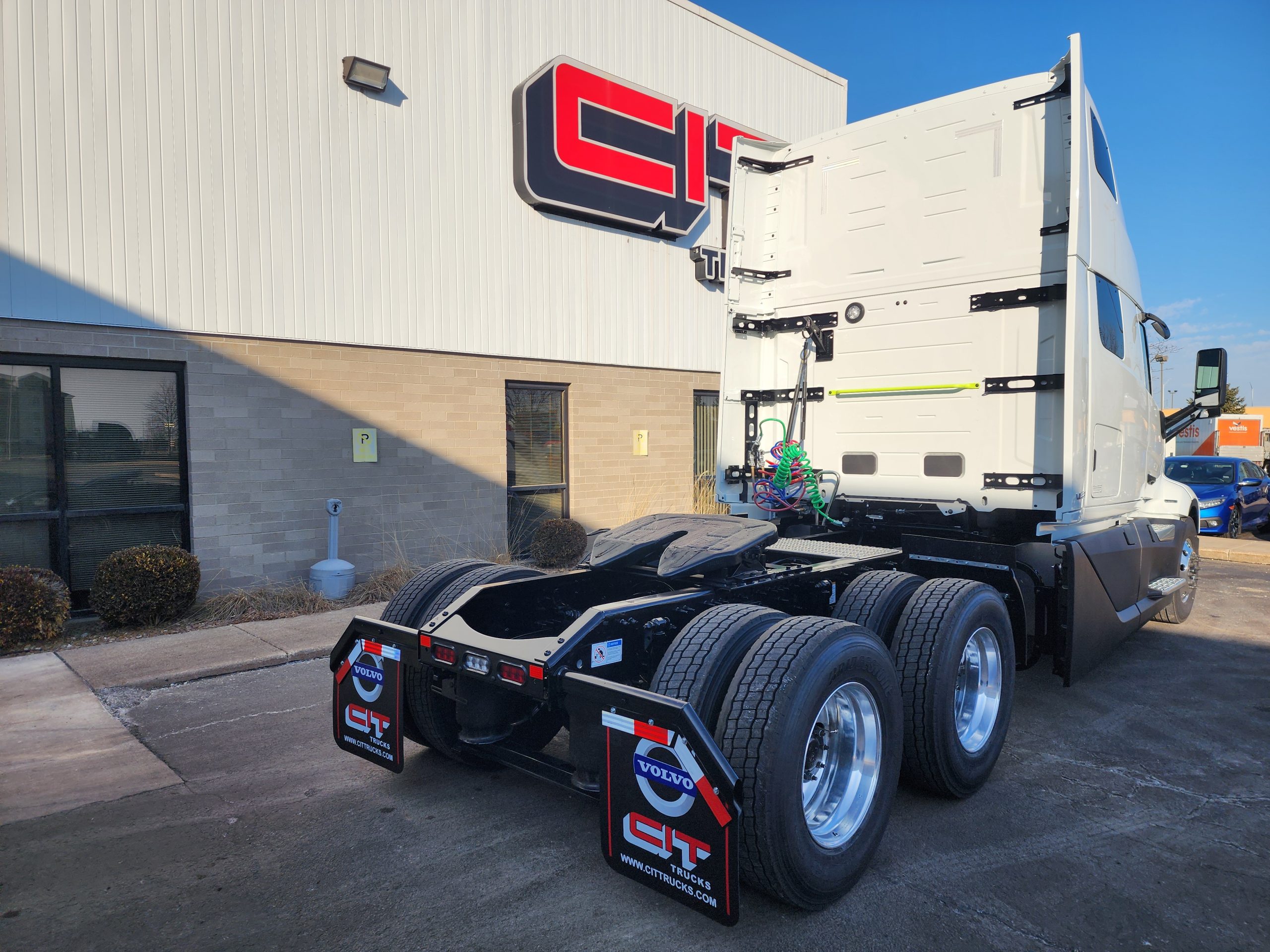 2026 Volvo VNL 860 - image 6