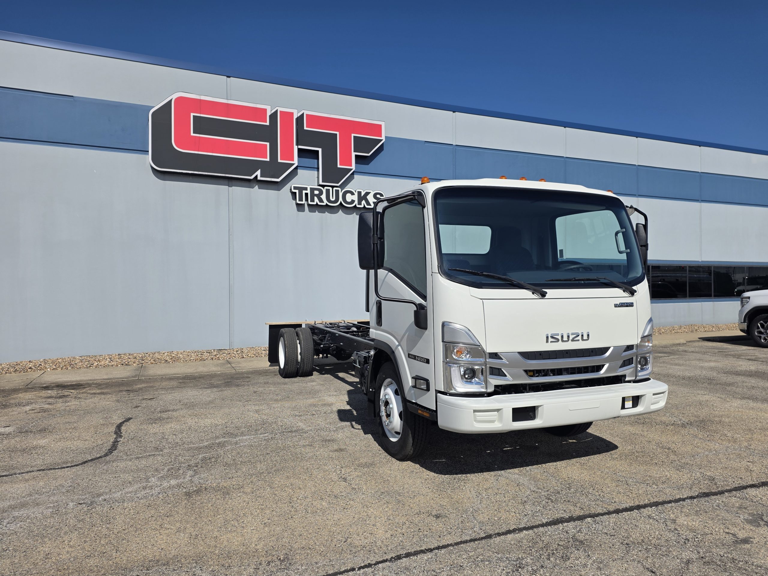 2025 Isuzu NRR - image 3