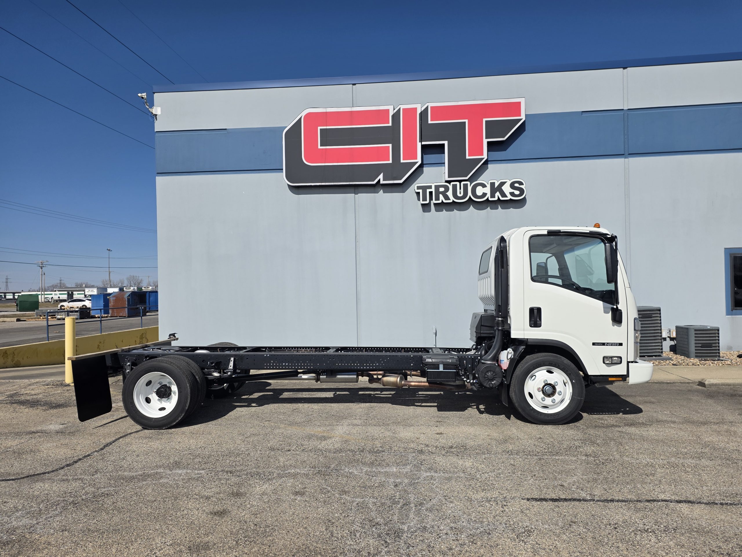 2025 Isuzu NRR - image 4