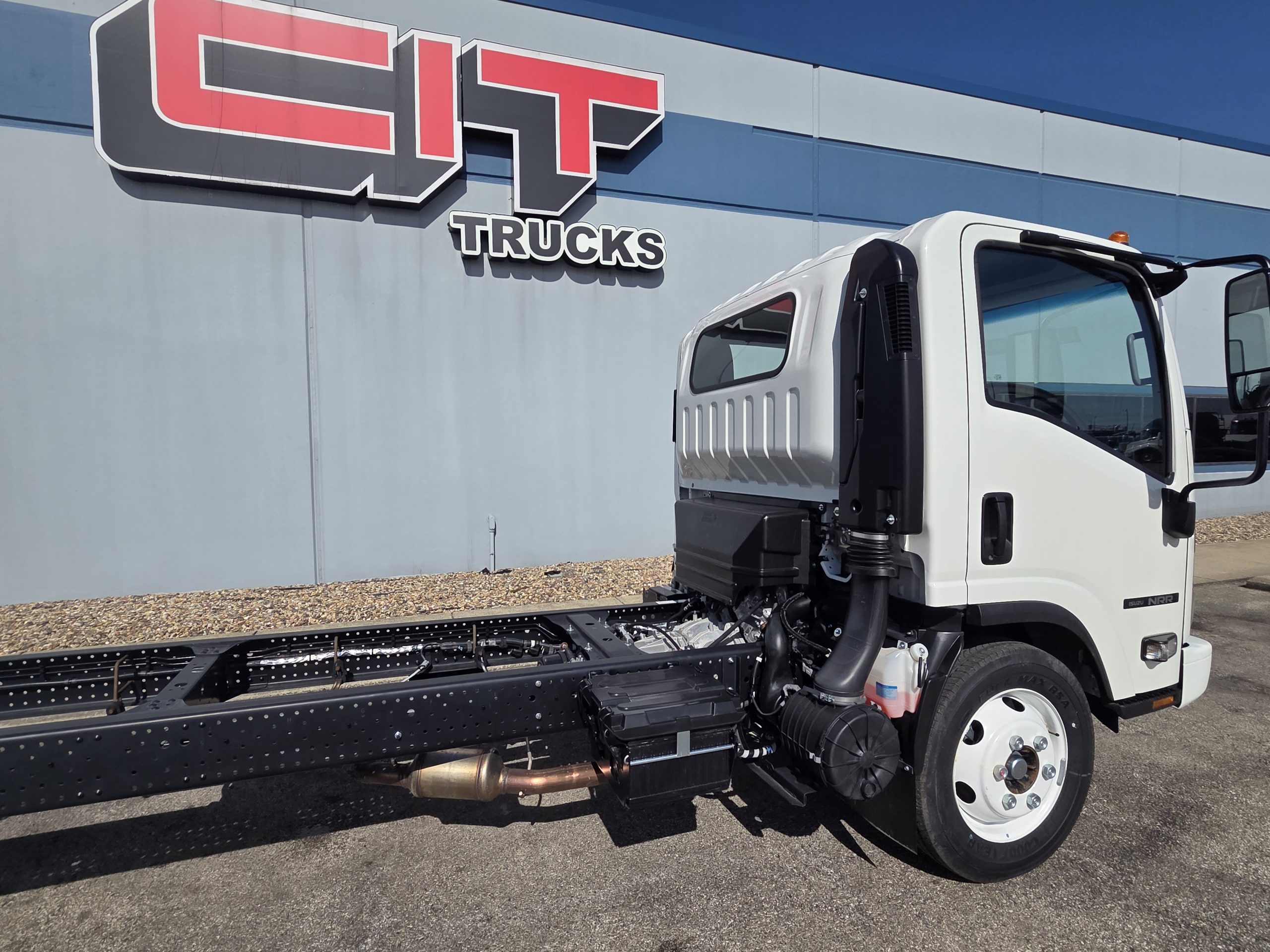 2025 Isuzu NRR - image 5