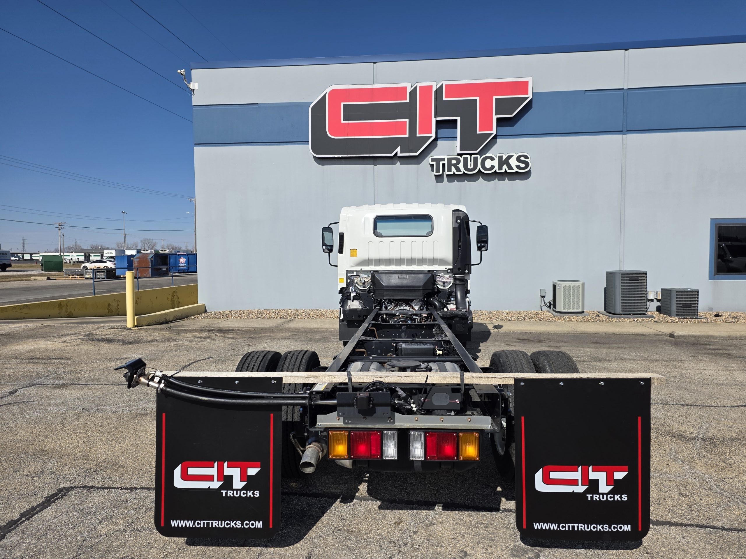 2025 Isuzu NRR - image 6