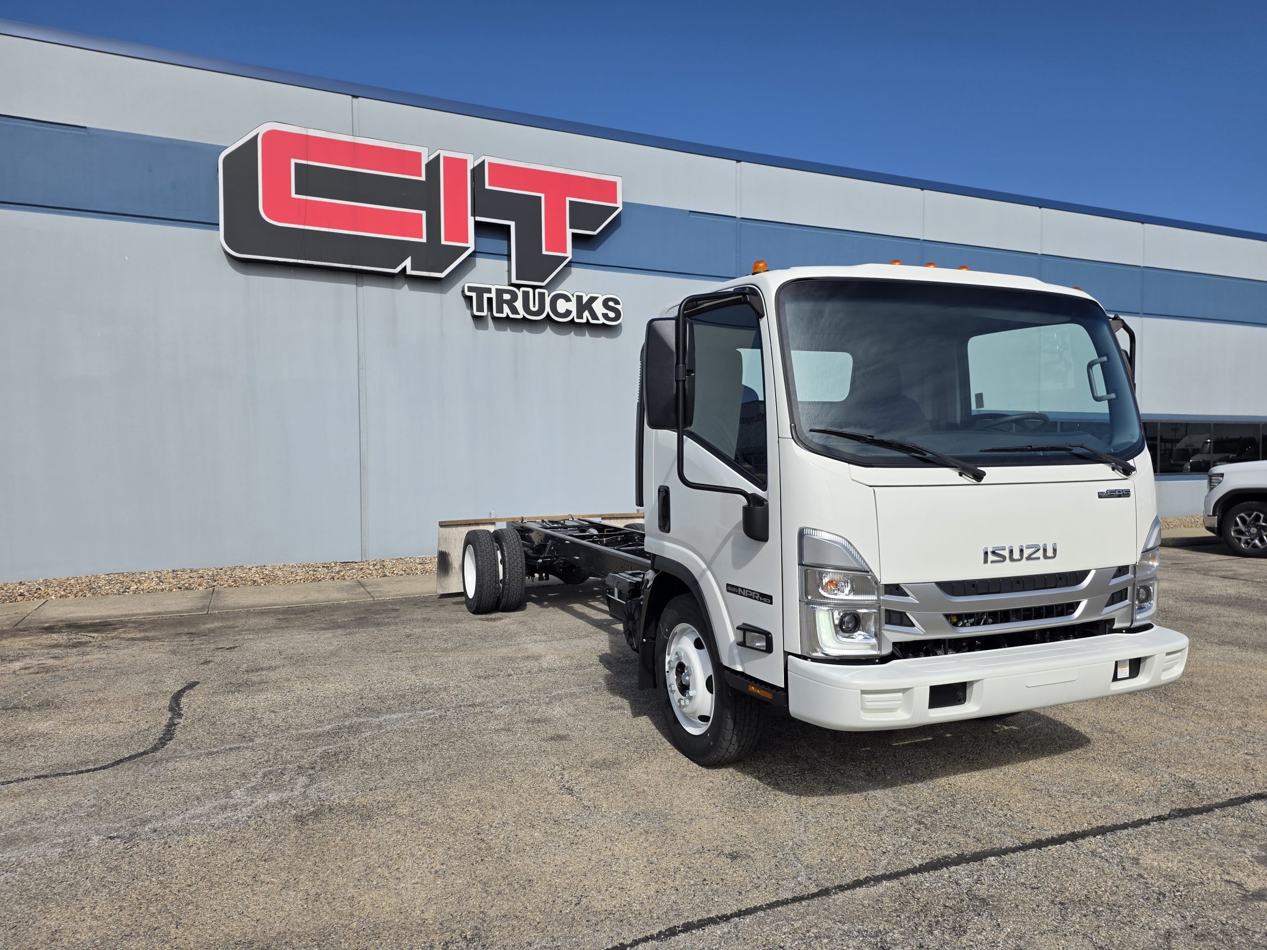 2026 Isuzu - image 3