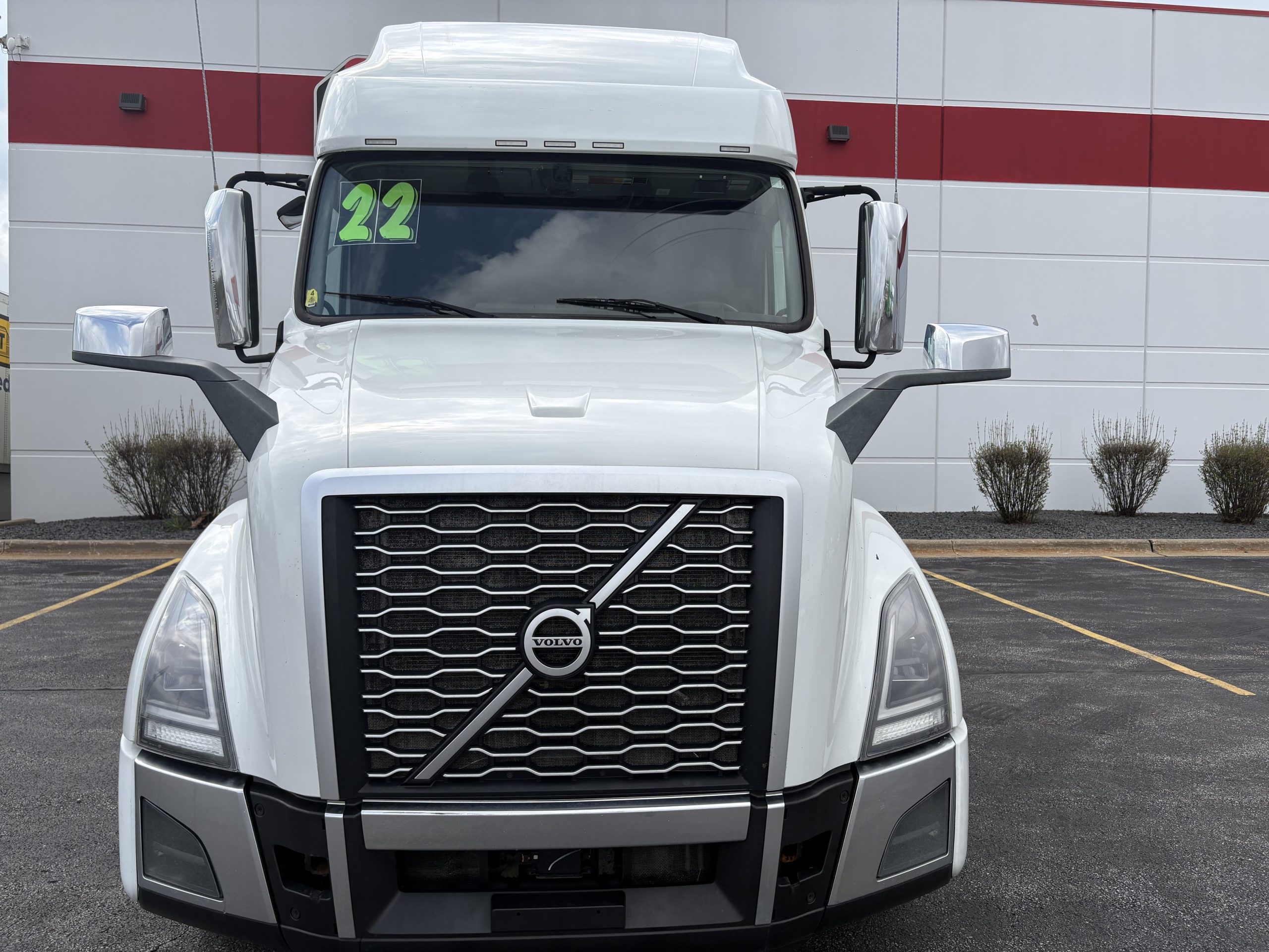 2022 Volvo VNL 760 in Mokena, IL — photo 2