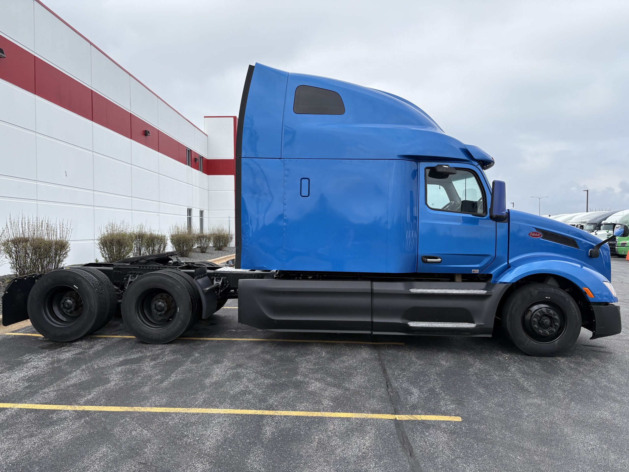 2023 Peterbilt 579 - image 4