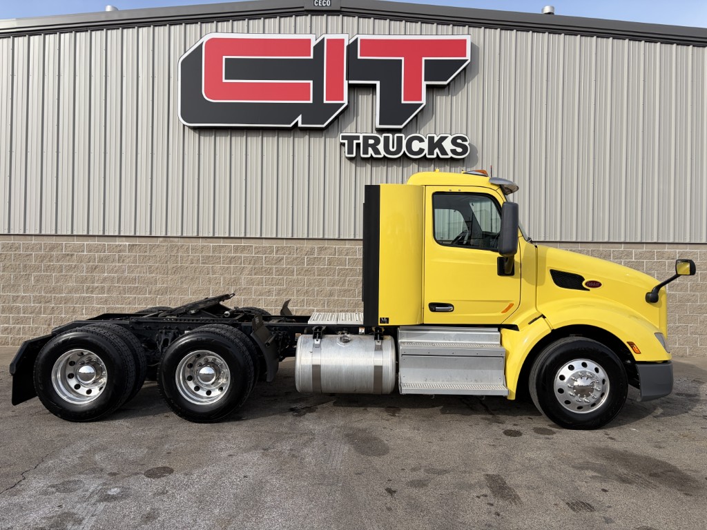 2021 PETERBILT 579 - image 4 of 6