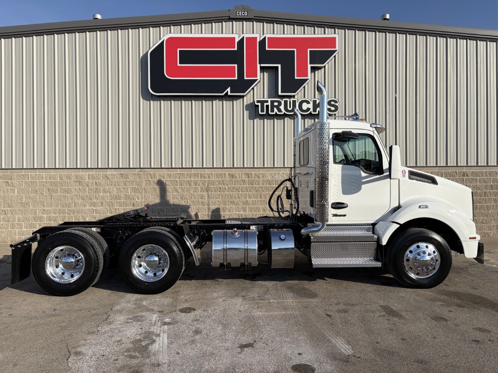 2027 KENWORTH T880 - image 4 of 6