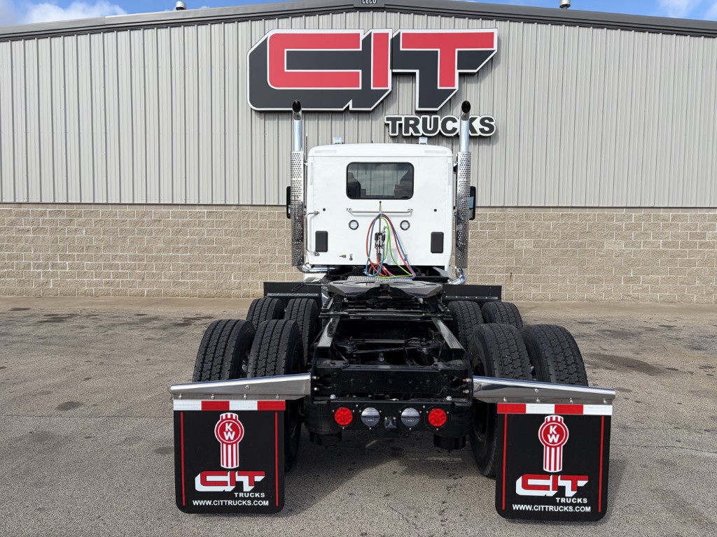 2027 Kenworth T880 - image 5