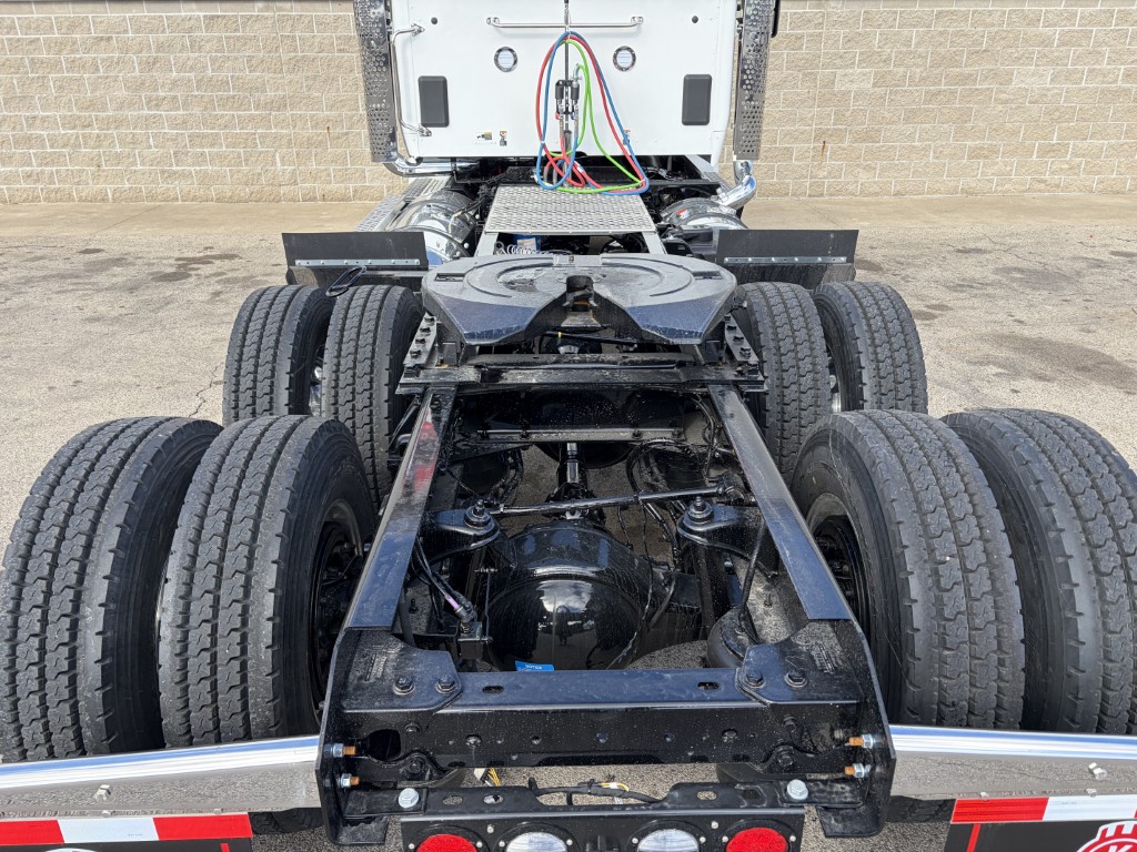 2027 Kenworth T880 - image 6
